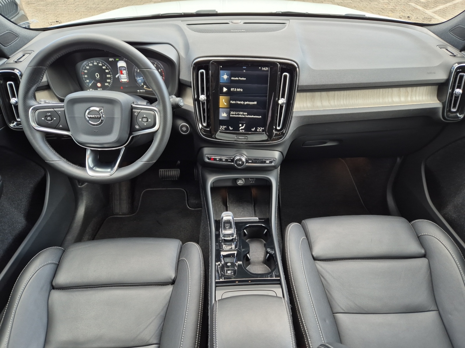 VOLVO XC40 2.0 T5 Inscription AWD-image-9