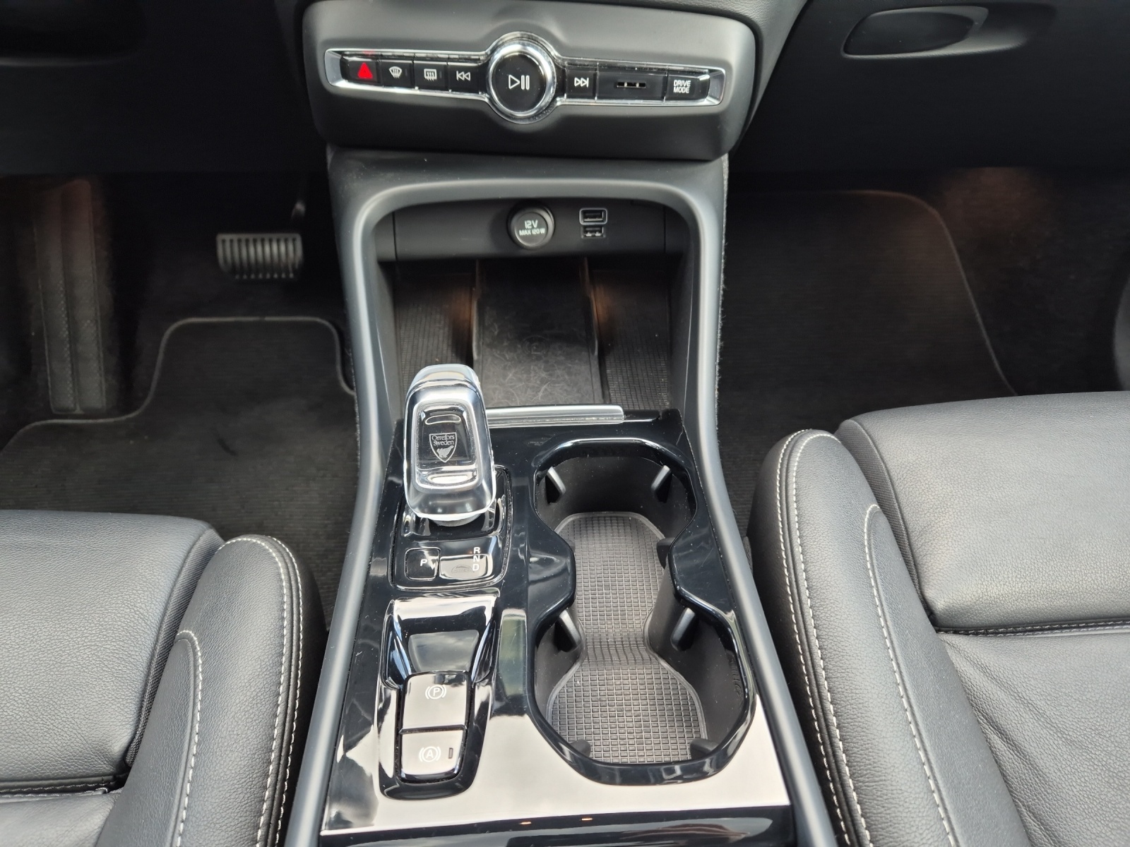 VOLVO XC40 2.0 T5 Inscription AWD-image-14