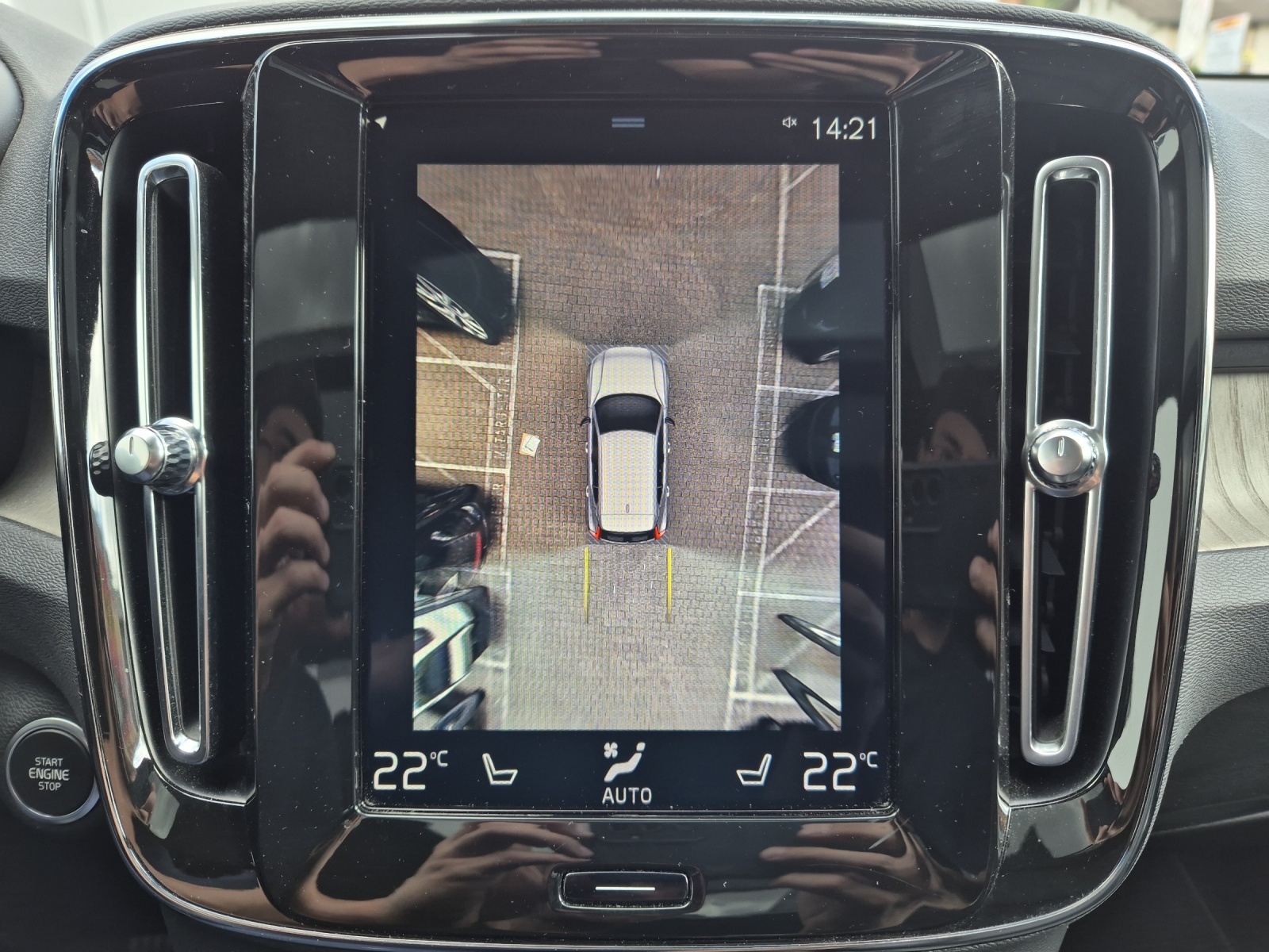 VOLVO XC40 2.0 T5 Inscription AWD-image-11