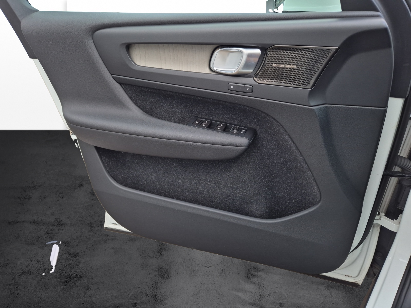 VOLVO XC40 2.0 T5 Inscription AWD-image-13