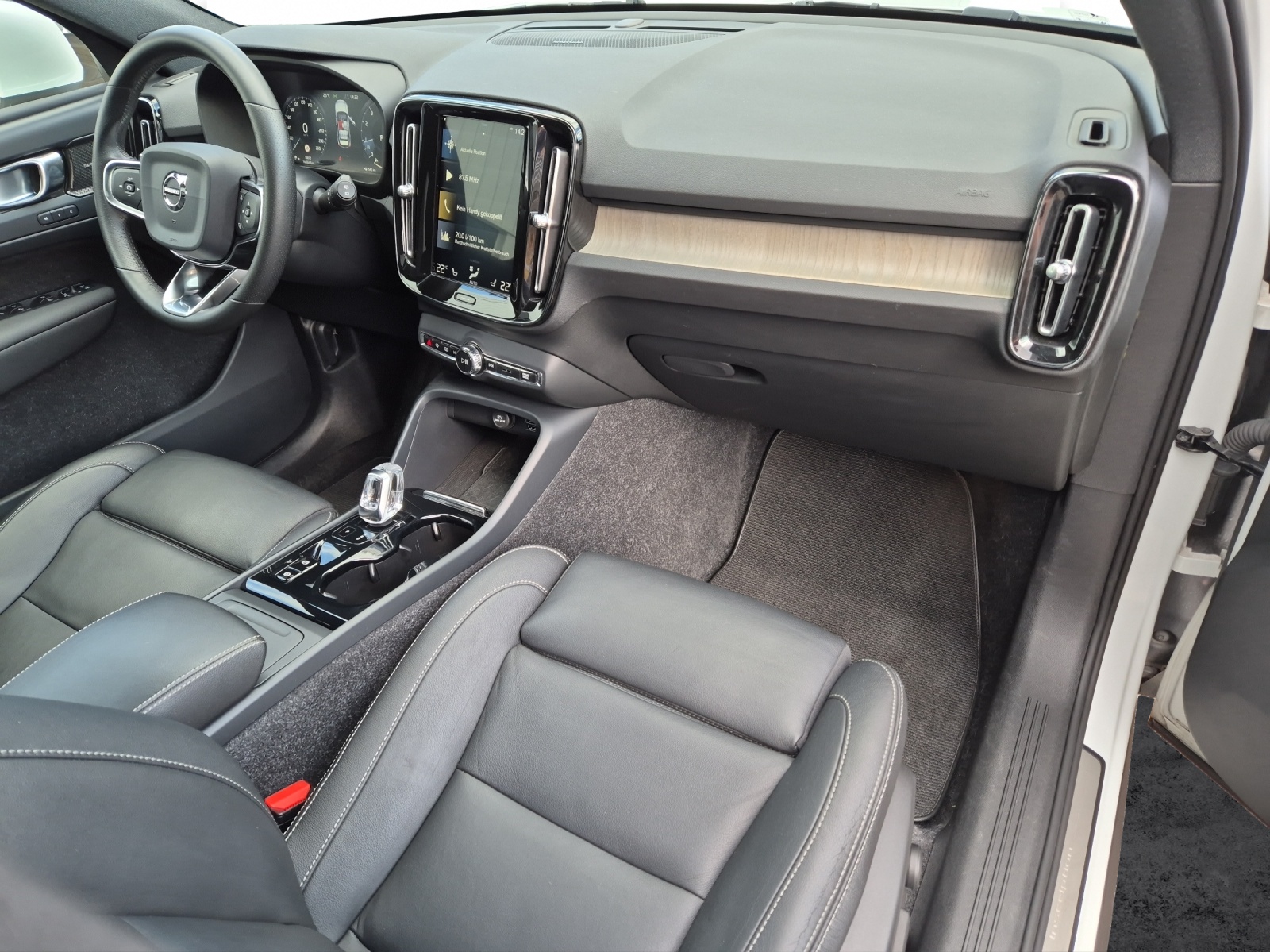 VOLVO XC40 2.0 T5 Inscription AWD-image-17