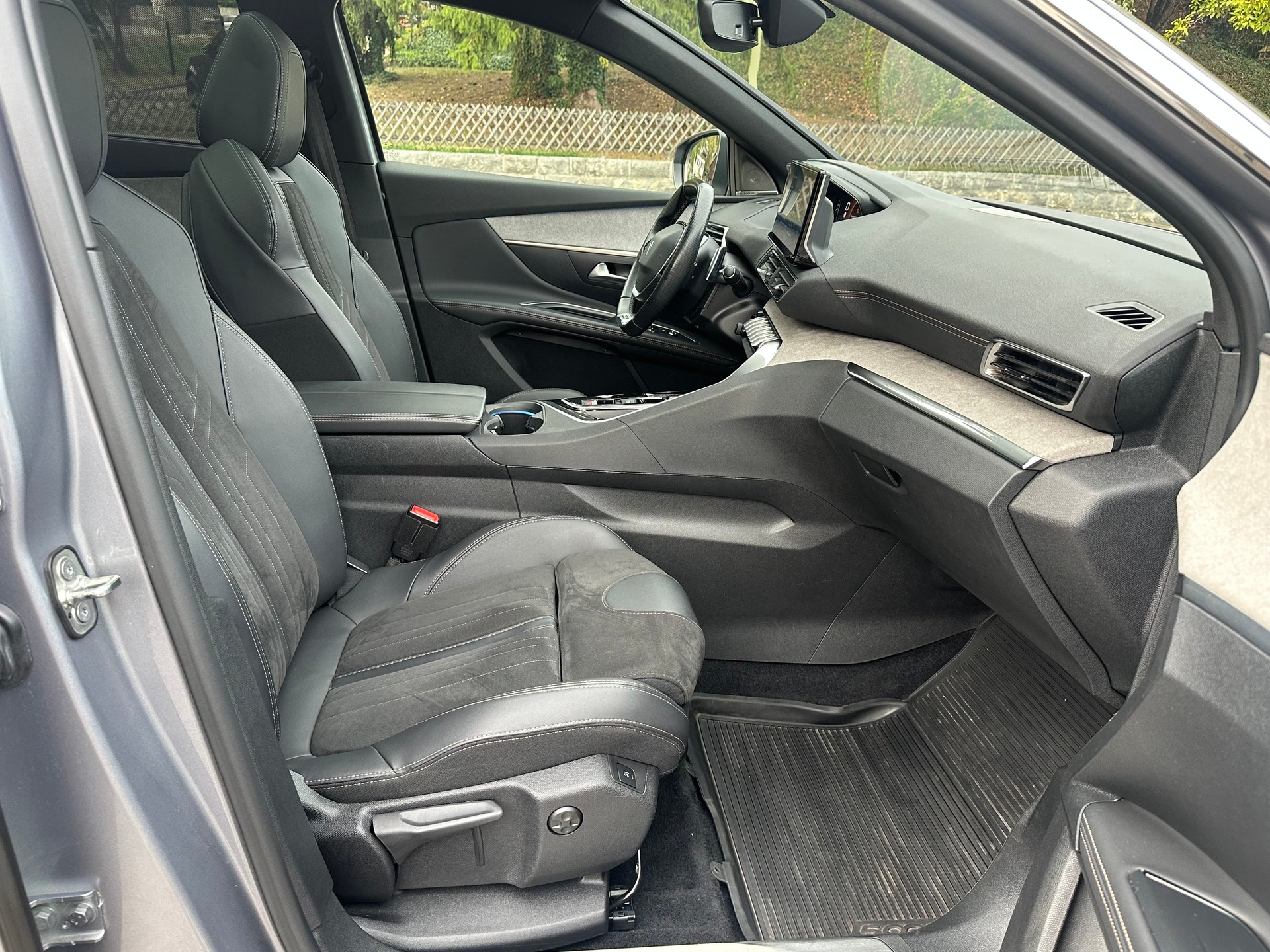 PEUGEOT 5008 1.5 BlueHDi GT EAT8-image-11