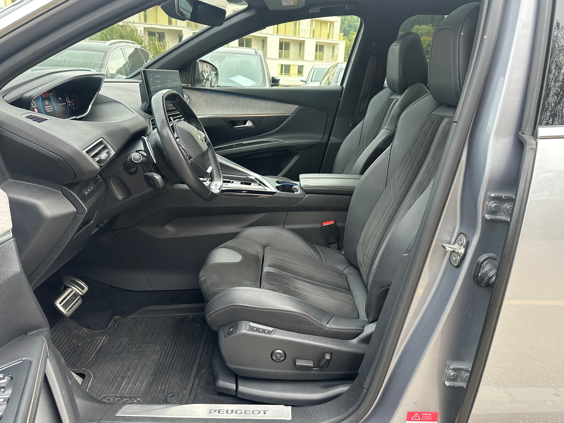 PEUGEOT 5008 1.5 BlueHDi GT EAT8-image-9