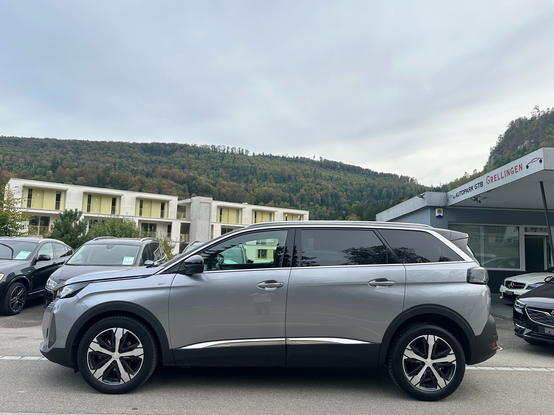 PEUGEOT 5008 1.5 BlueHDi GT EAT8-image-4
