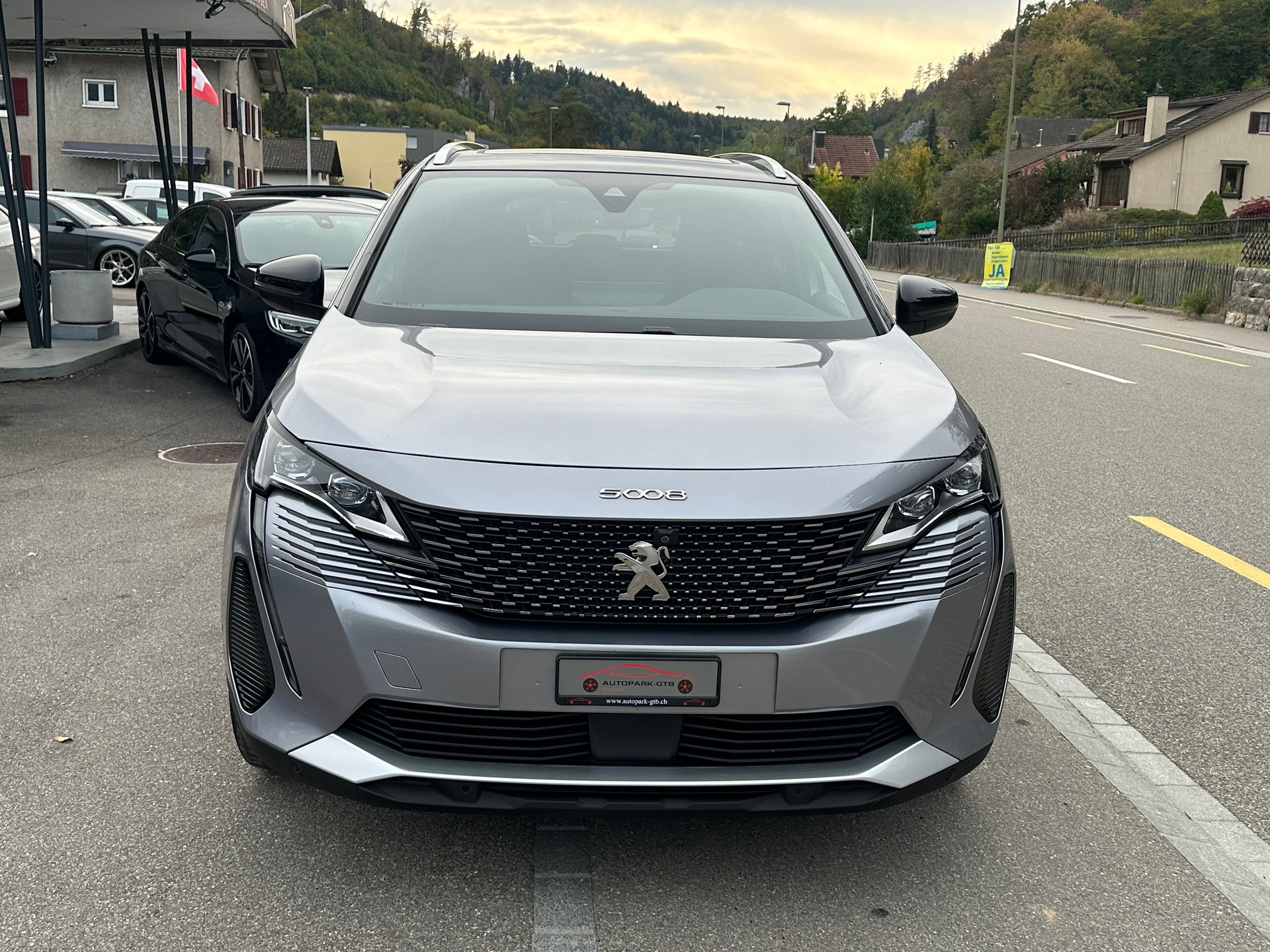 PEUGEOT 5008 1.5 BlueHDi GT EAT8-image-2