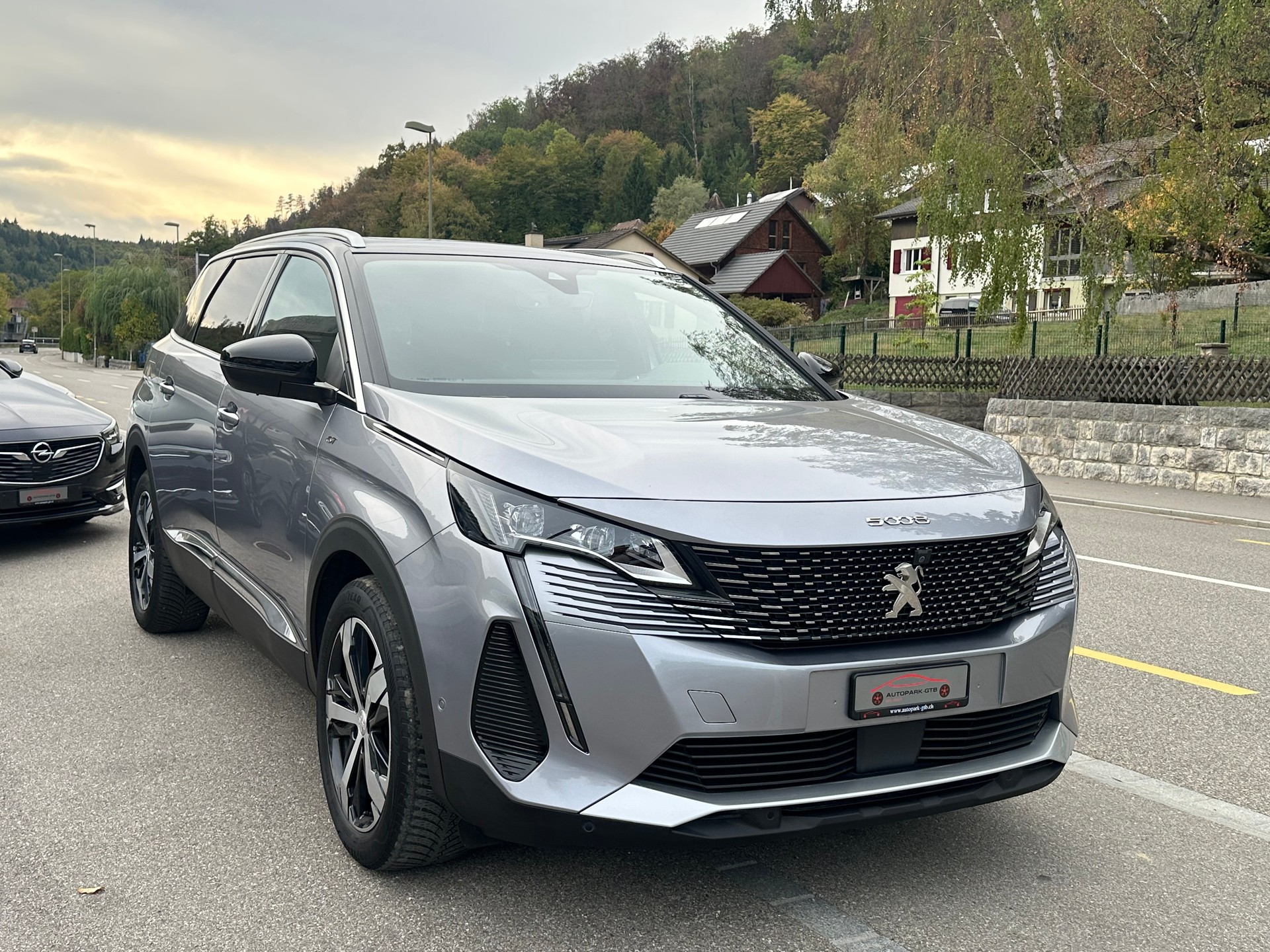 PEUGEOT 5008 1.5 BlueHDi GT EAT8-image-1
