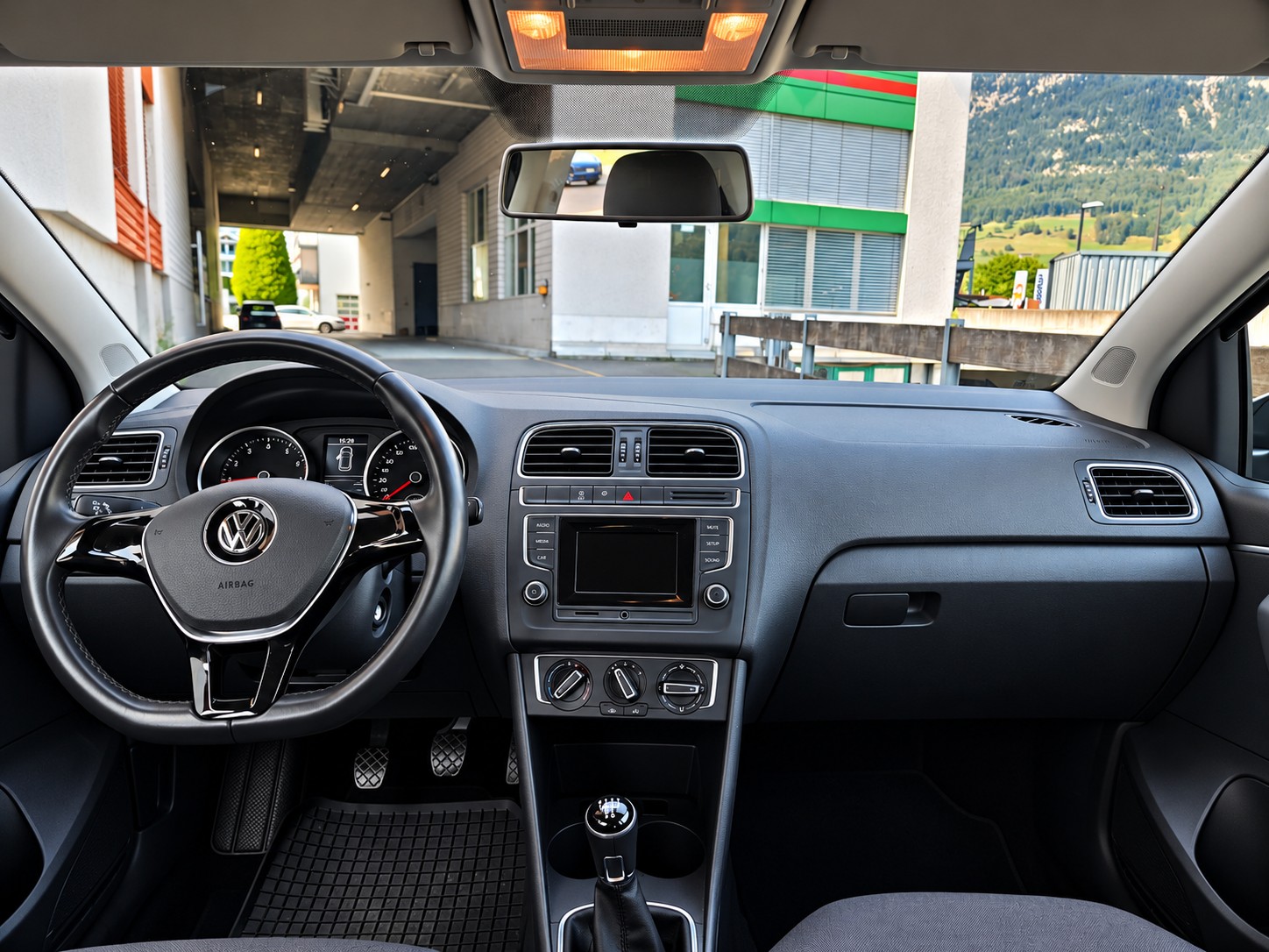 VW Polo 1.2 TSI BMT Trendline-image-5
