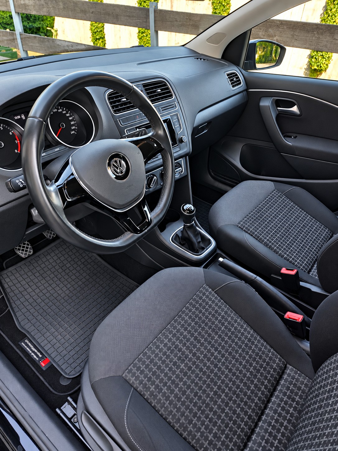 VW Polo 1.2 TSI BMT Trendline-image-7