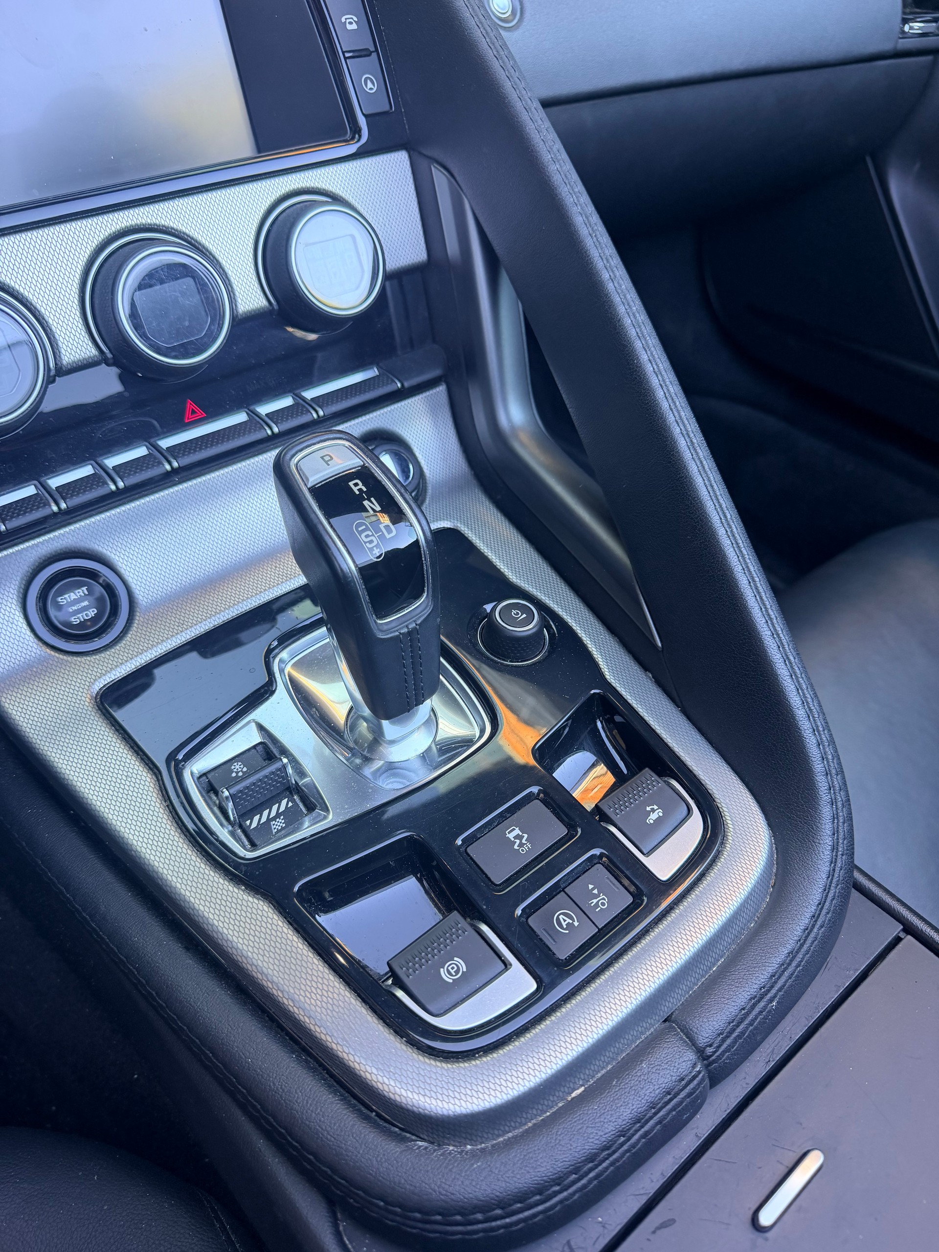 JAGUAR F-Type Convertible 3.0 V6 S/C-image-5