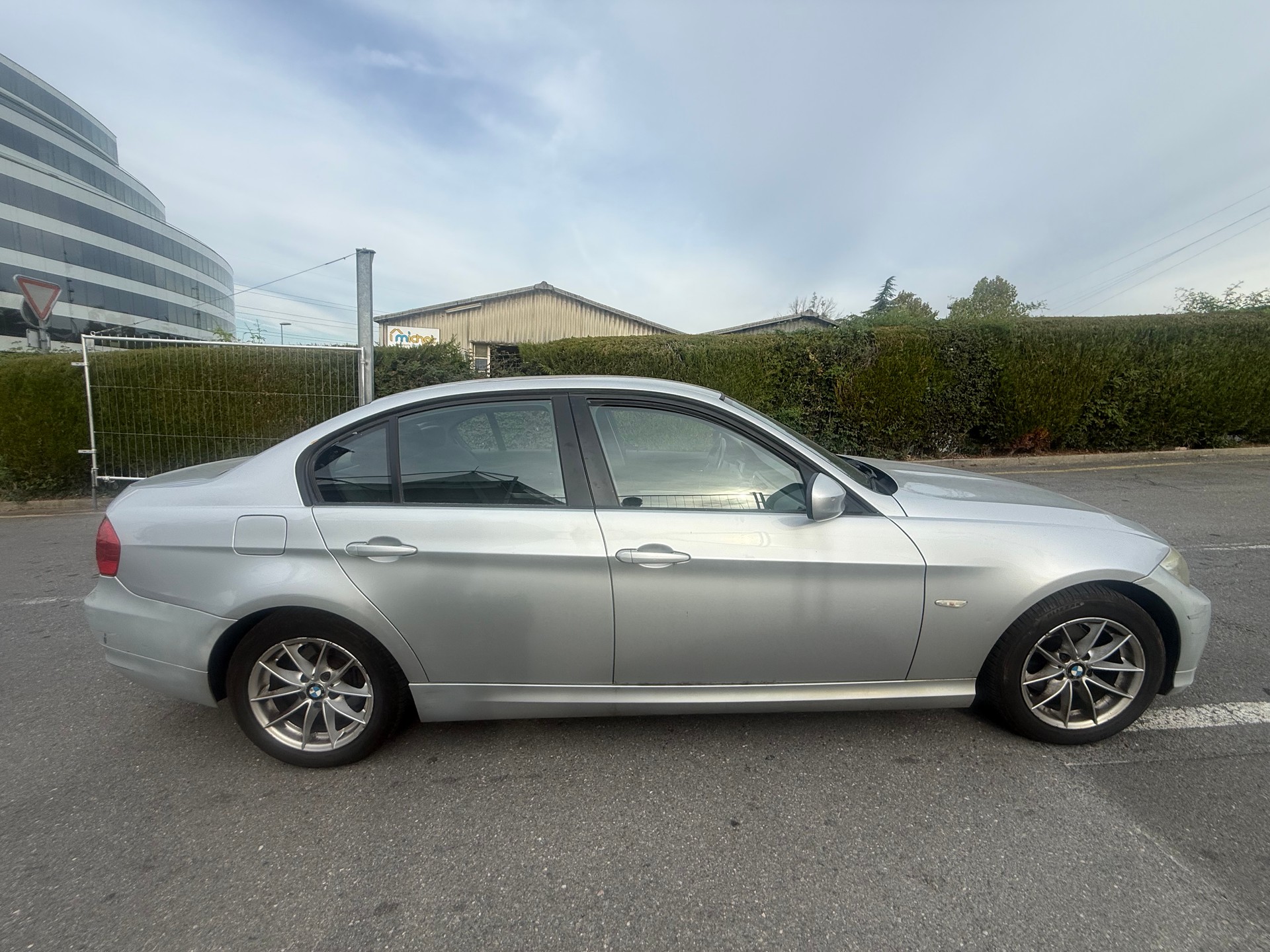 BMW 316i-image-8