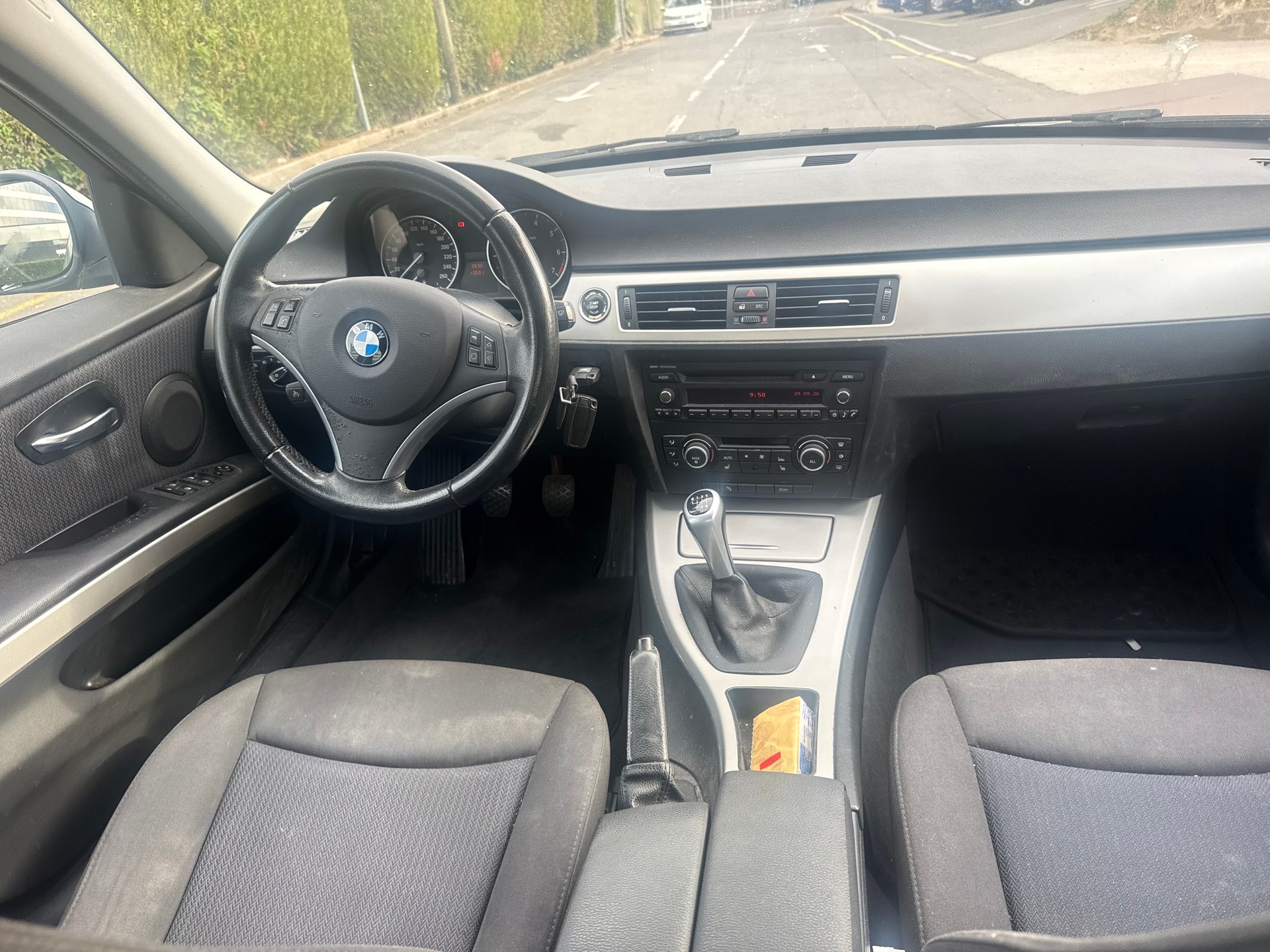 BMW 316i-image-10