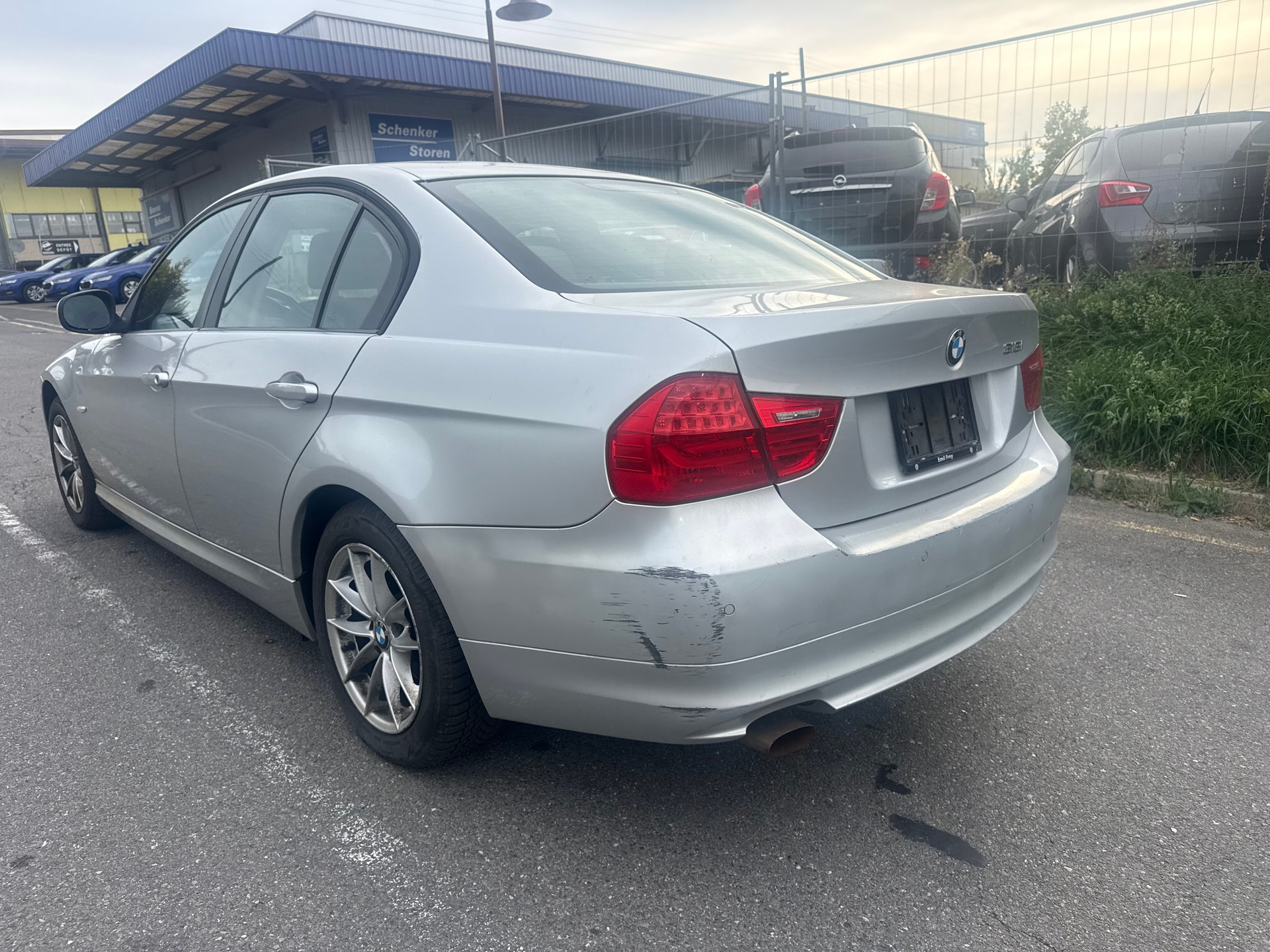 BMW 316i-image-4