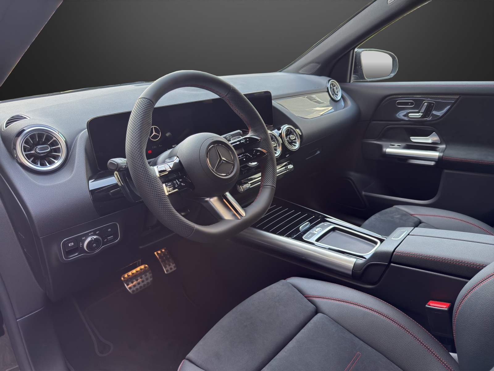 MERCEDES-BENZ GLA 200 7G-DCT-image-8