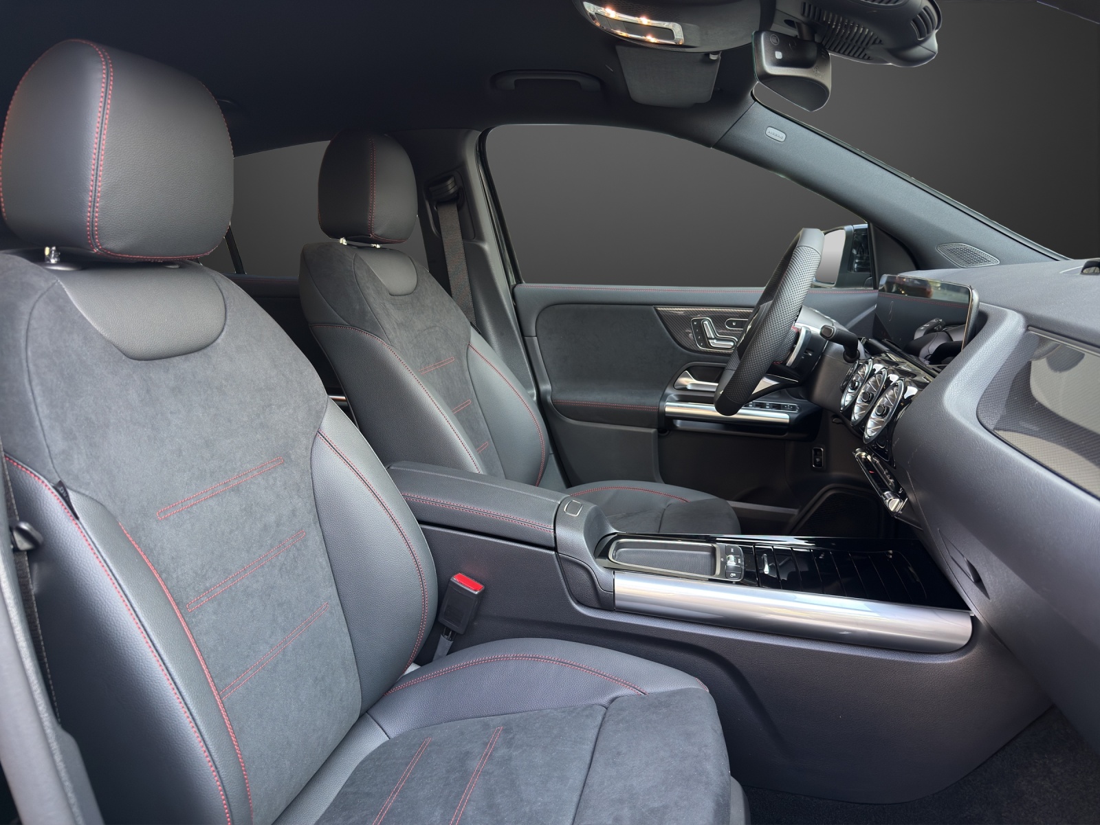 MERCEDES-BENZ GLA 200 7G-DCT-image-10