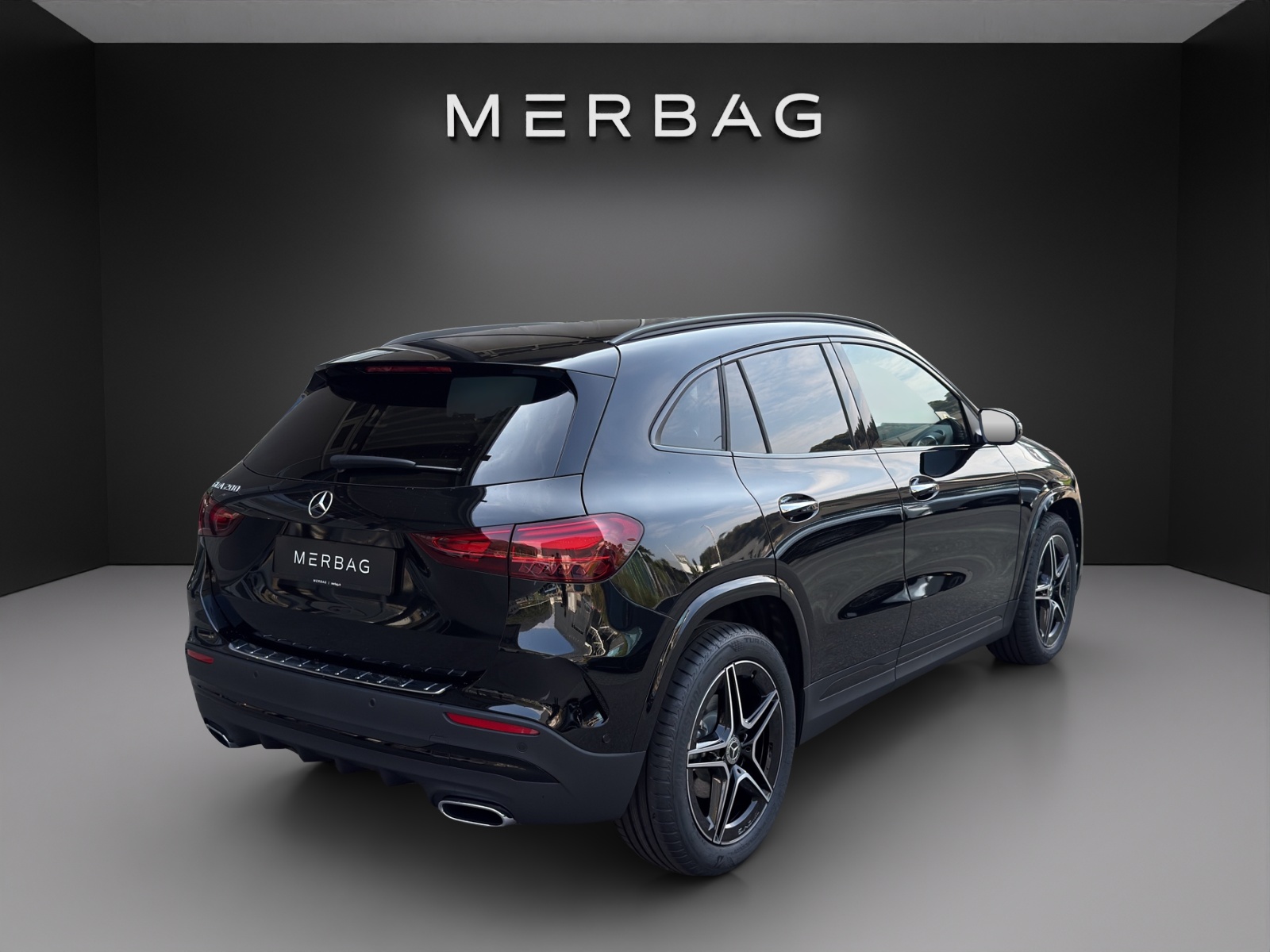 MERCEDES-BENZ GLA 200 7G-DCT-image-3