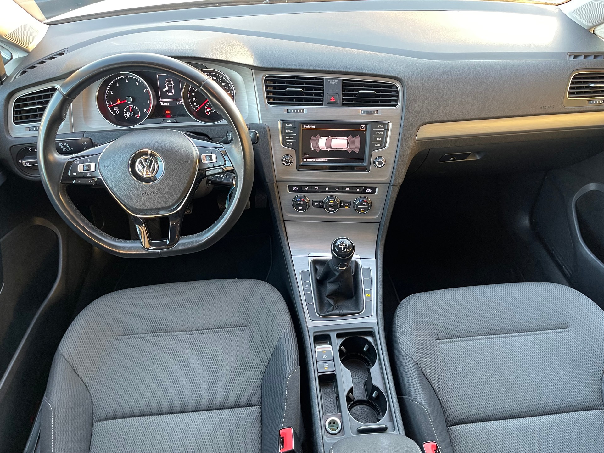 VW Golf 1.4 TSI Comfortline Start-image-8