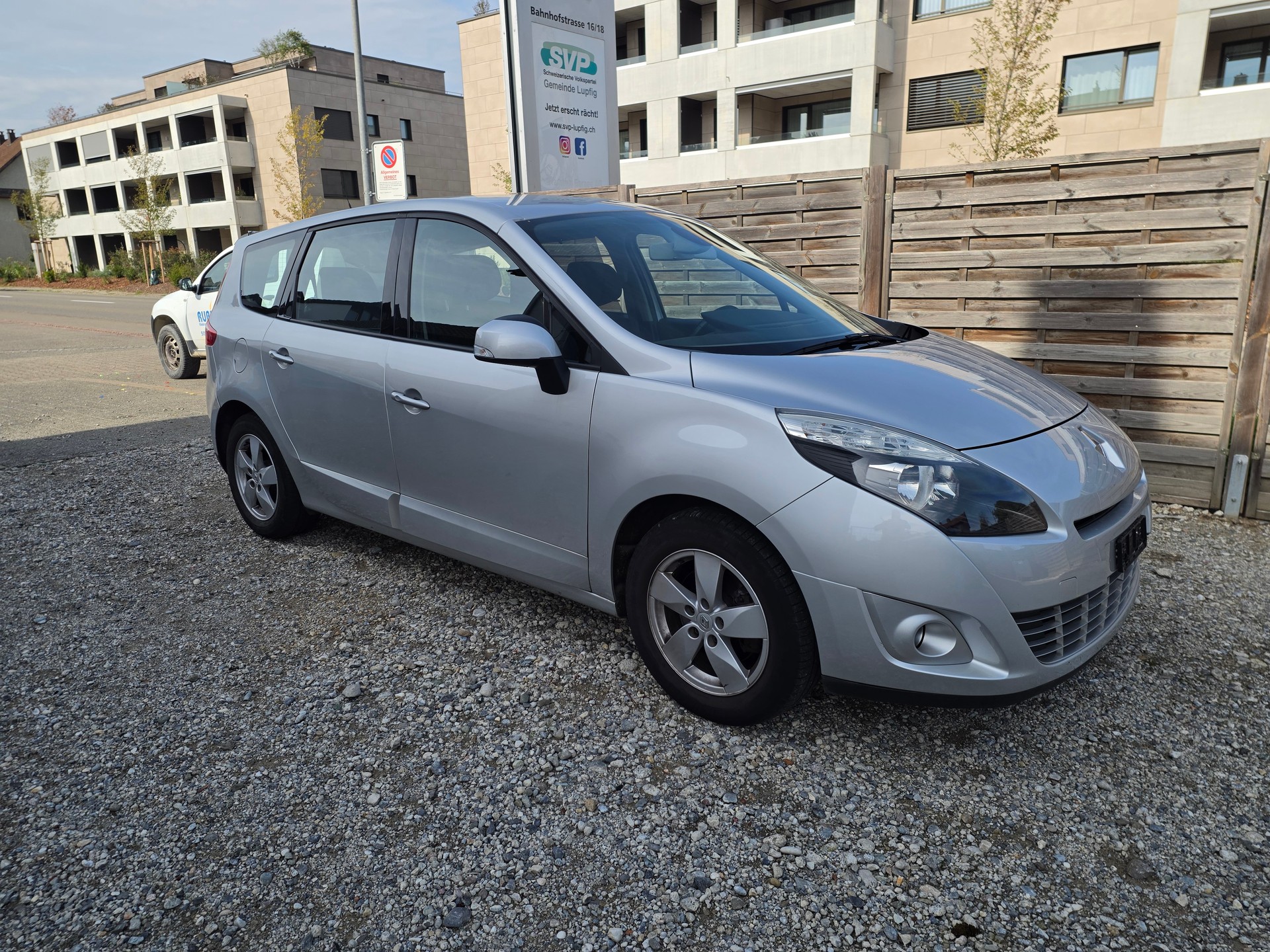 RENAULT Grand Scénic 1.4 16V Turbo Privilège-image-2
