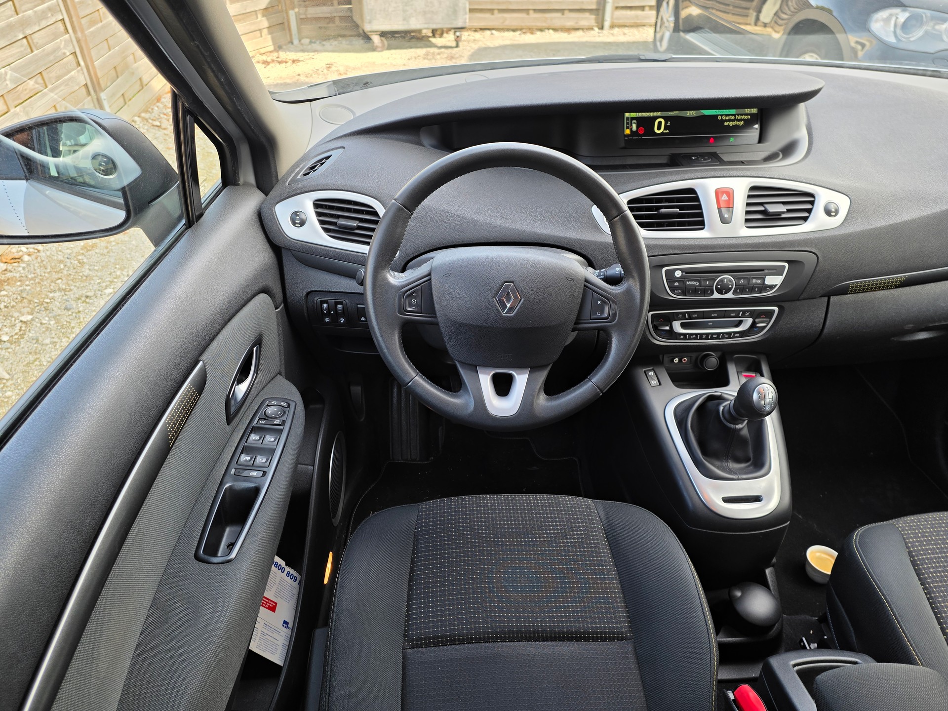 RENAULT Grand Scénic 1.4 16V Turbo Privilège-image-6