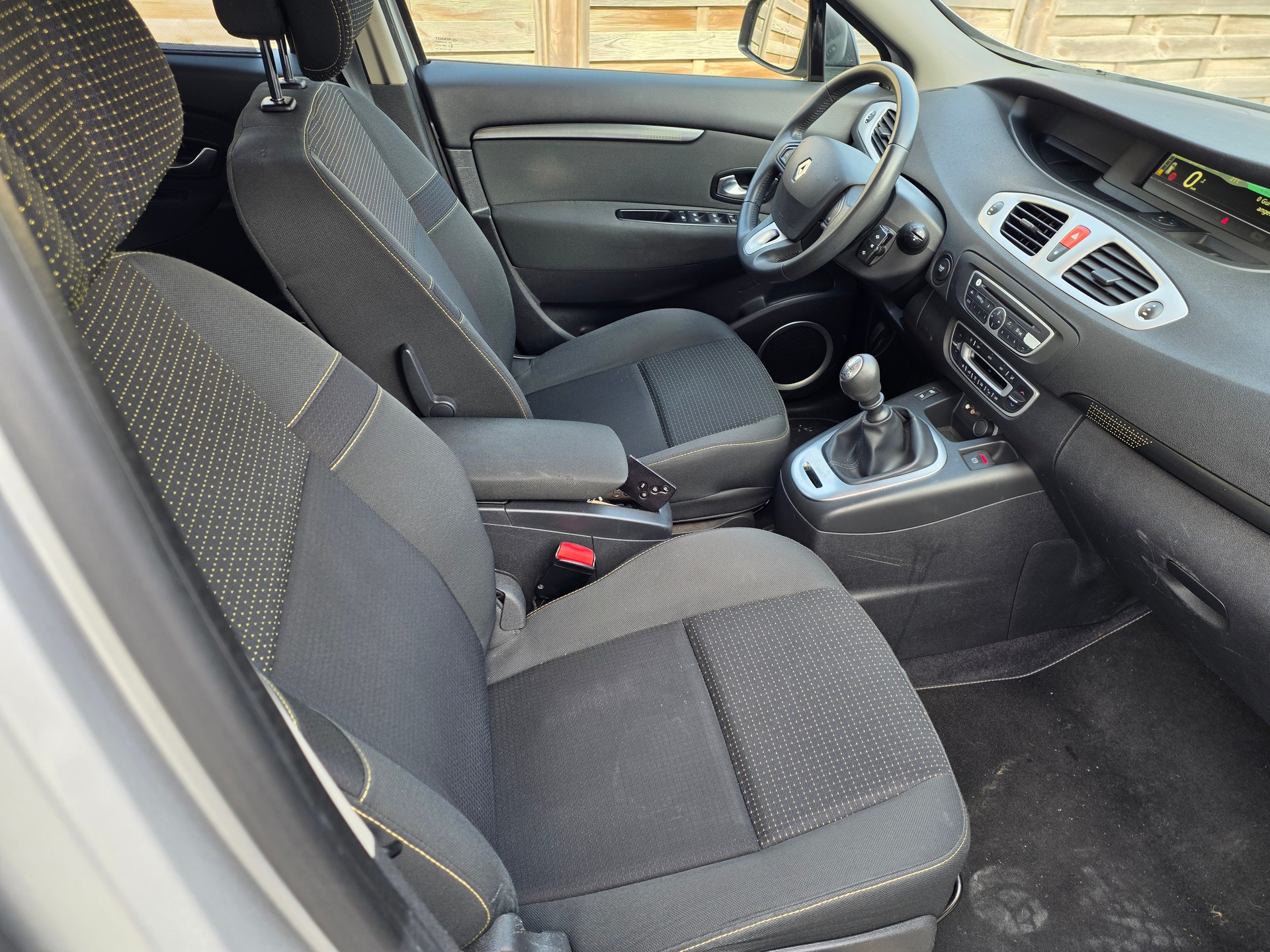 RENAULT Grand Scénic 1.4 16V Turbo Privilège-image-7