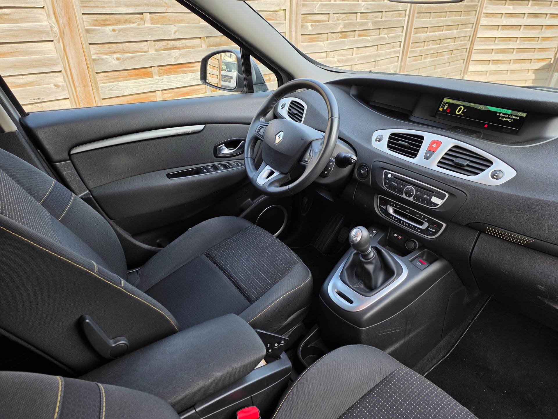 RENAULT Grand Scénic 1.4 16V Turbo Privilège-image-8