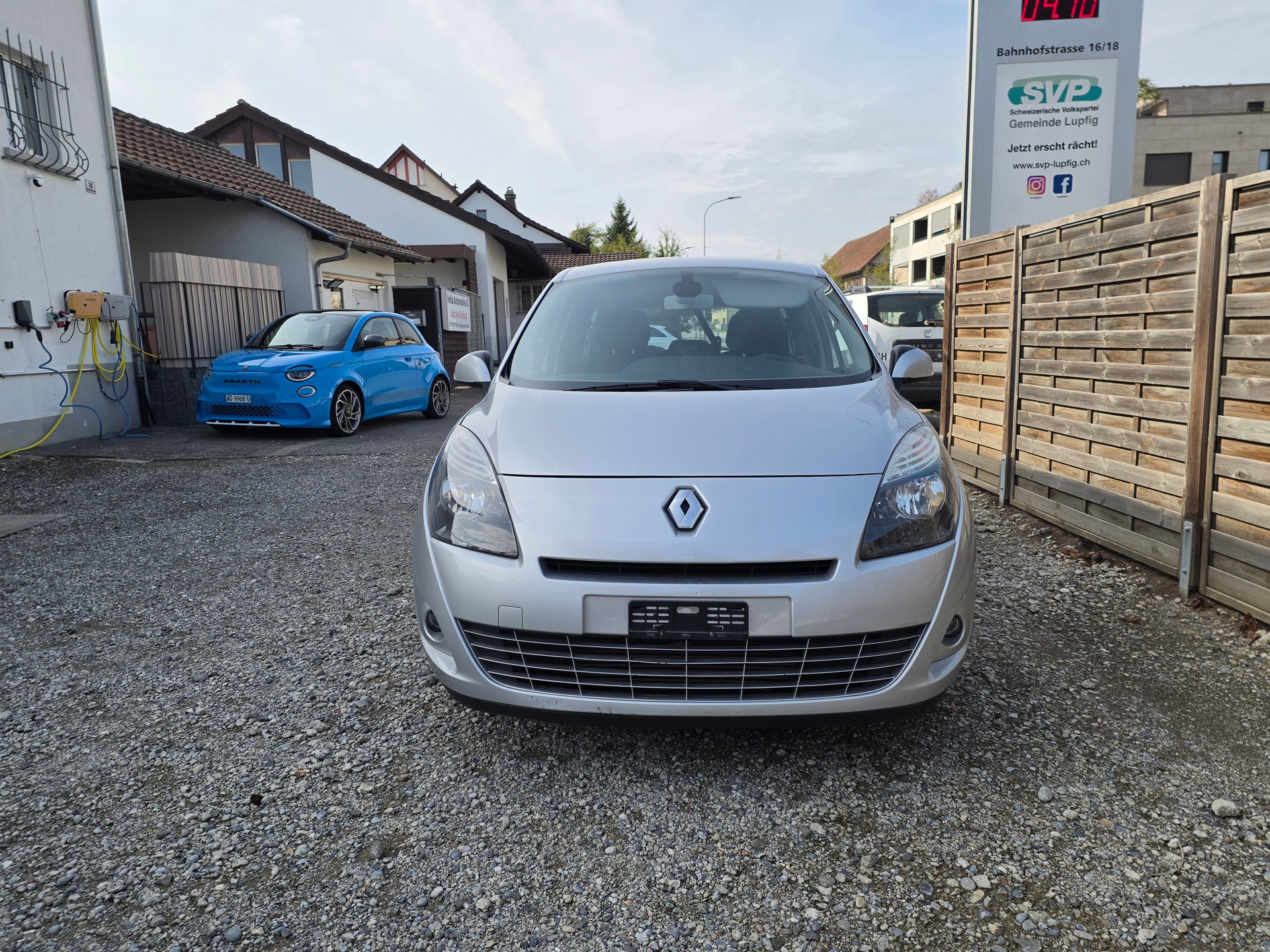 RENAULT Grand Scénic 1.4 16V Turbo Privilège-image-1
