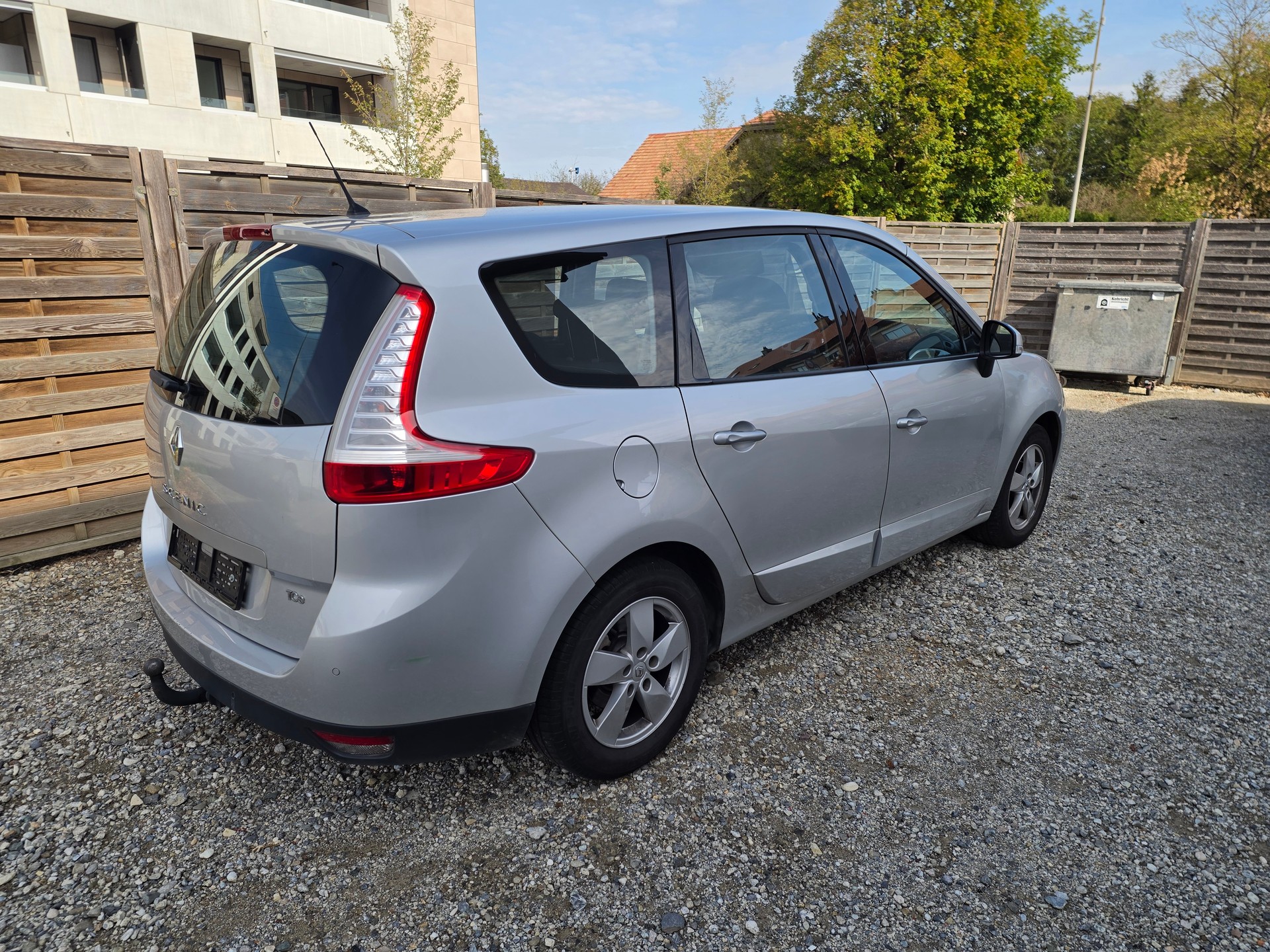 RENAULT Grand Scénic 1.4 16V Turbo Privilège-image-3