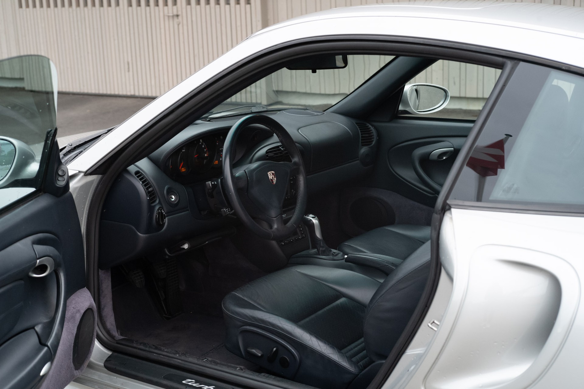 PORSCHE 3.6 Turbo-image-6