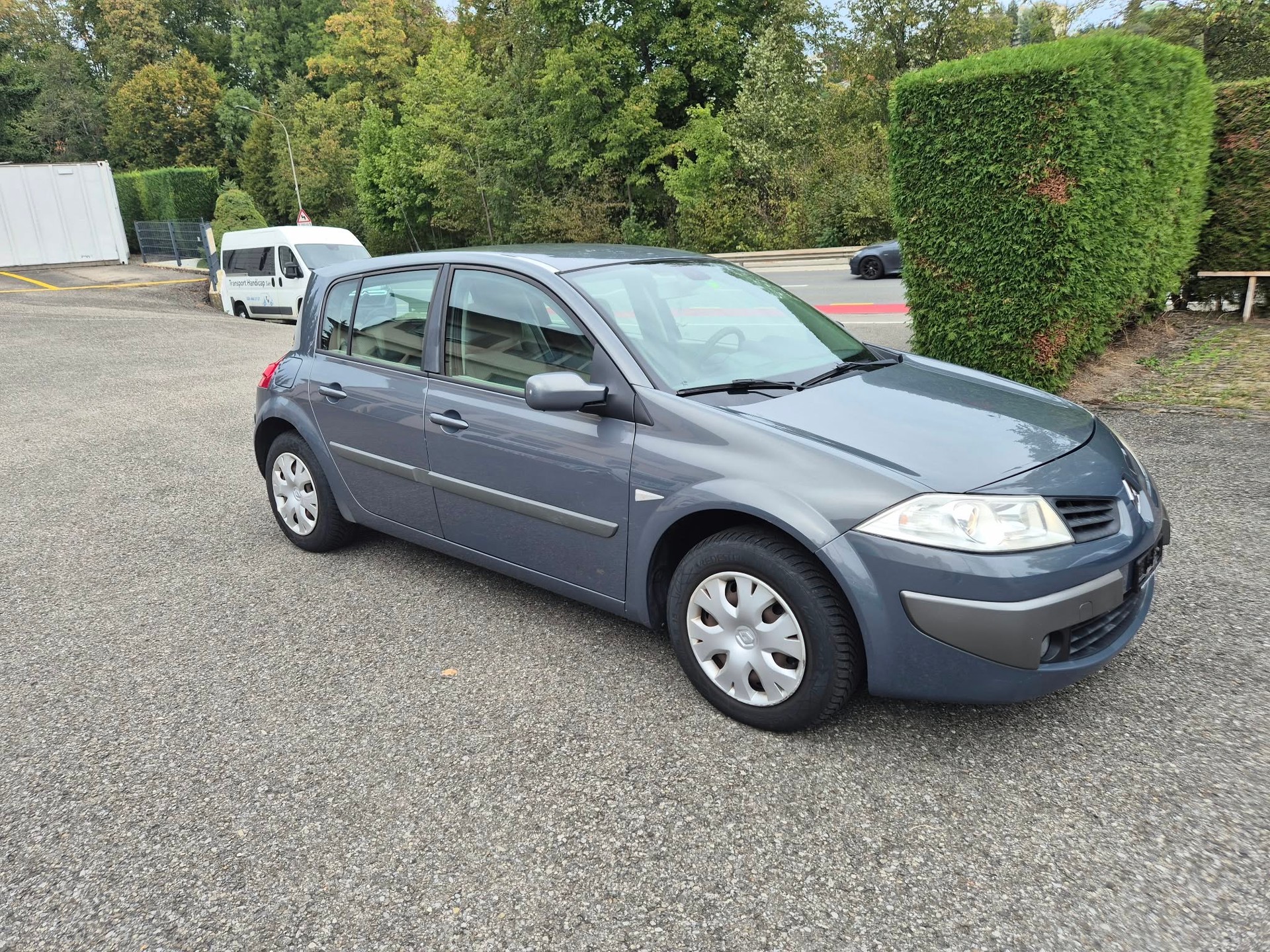 RENAULT Mégane 1.6 16V Dynamique-image-2