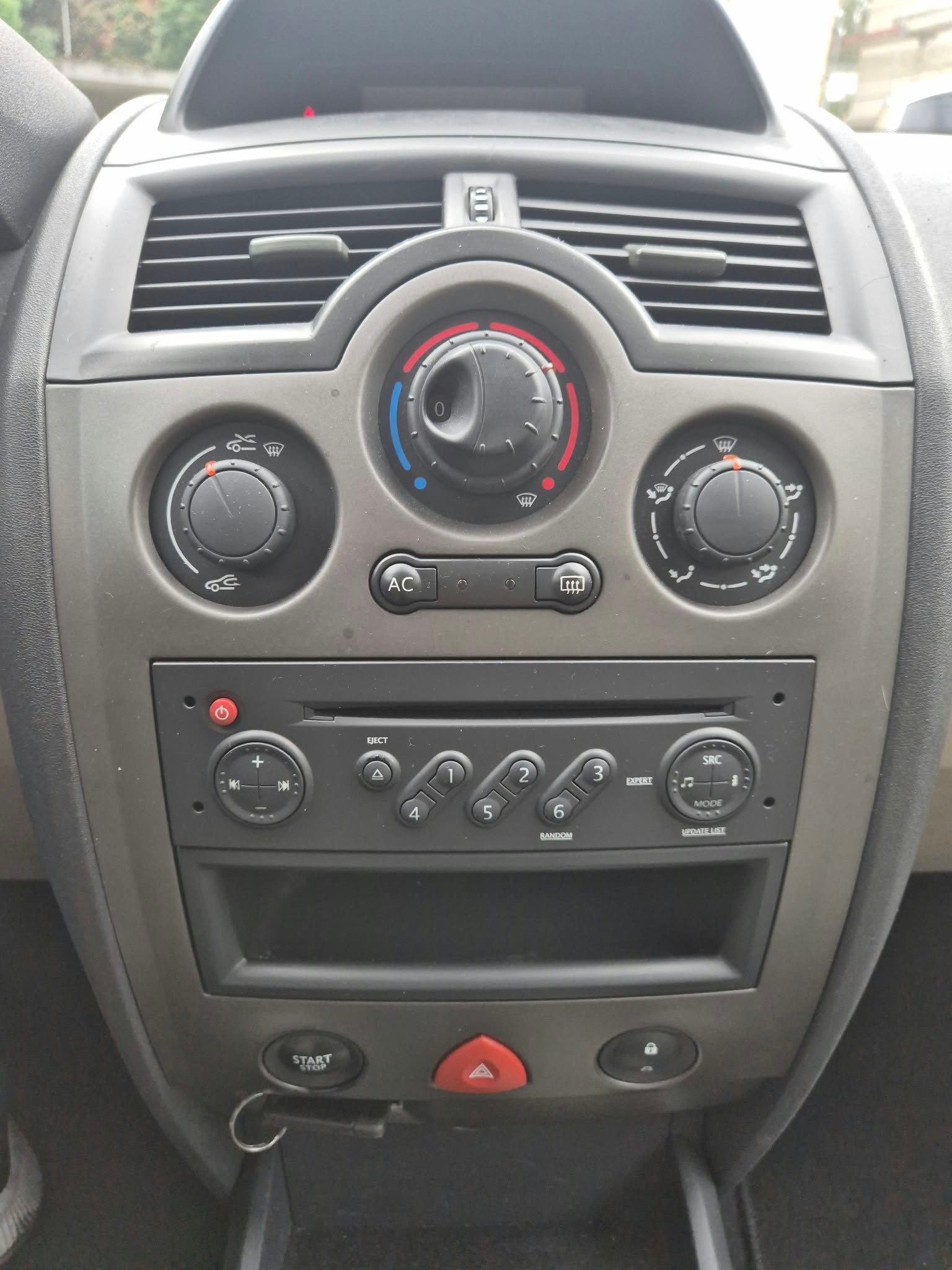 RENAULT Mégane 1.6 16V Dynamique-image-8