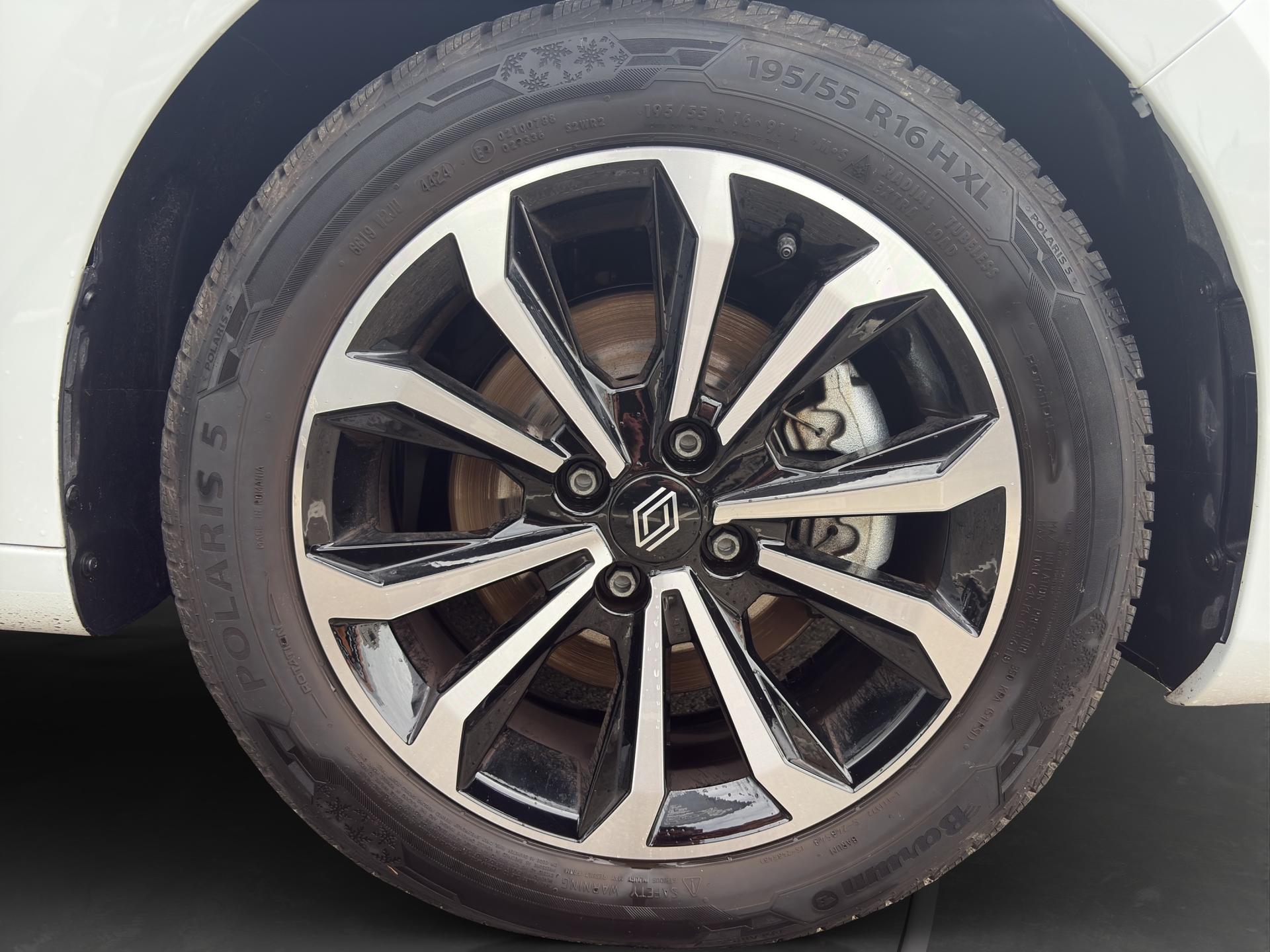 RENAULT Clio 1.6 E-Tech Techno-image-17