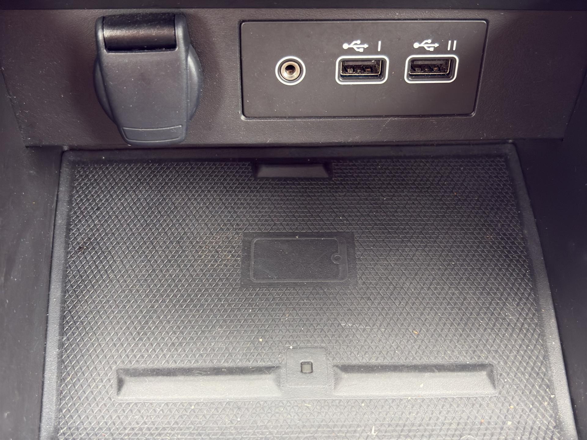 RENAULT Clio 1.6 E-Tech Techno-image-21