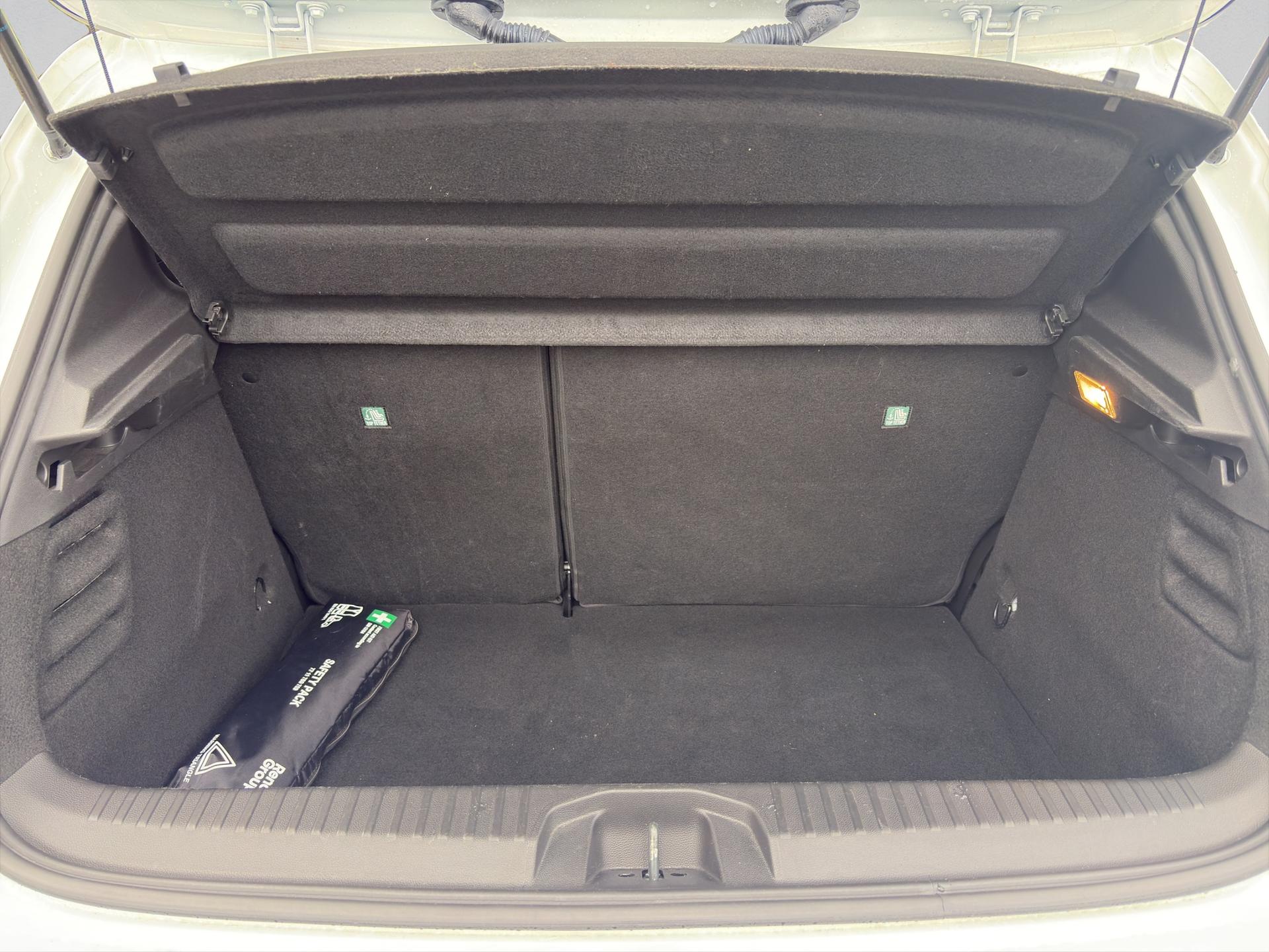 RENAULT Clio 1.6 E-Tech Techno-image-15