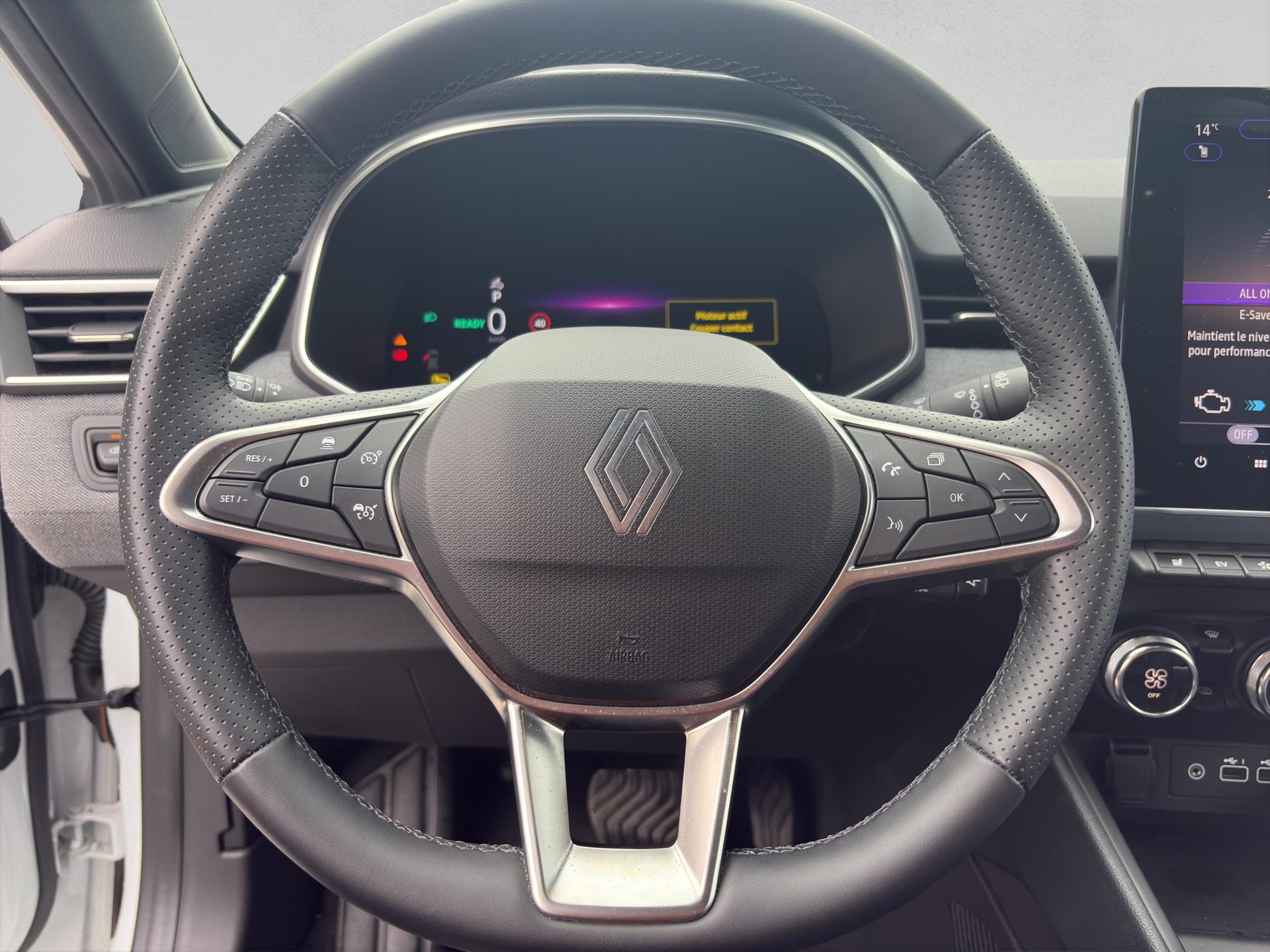 RENAULT Clio 1.6 E-Tech Techno-image-9