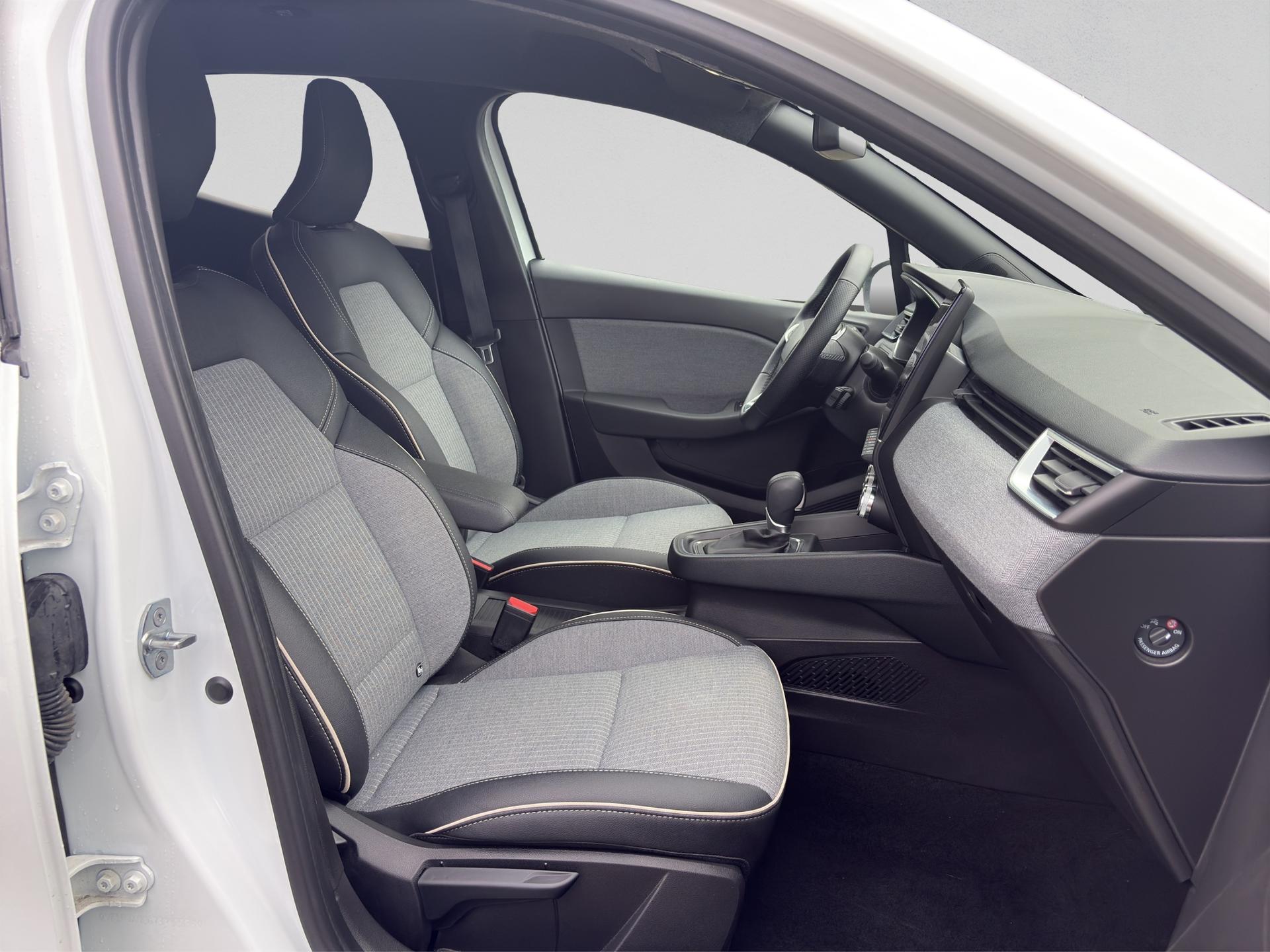 RENAULT Clio 1.6 E-Tech Techno-image-16