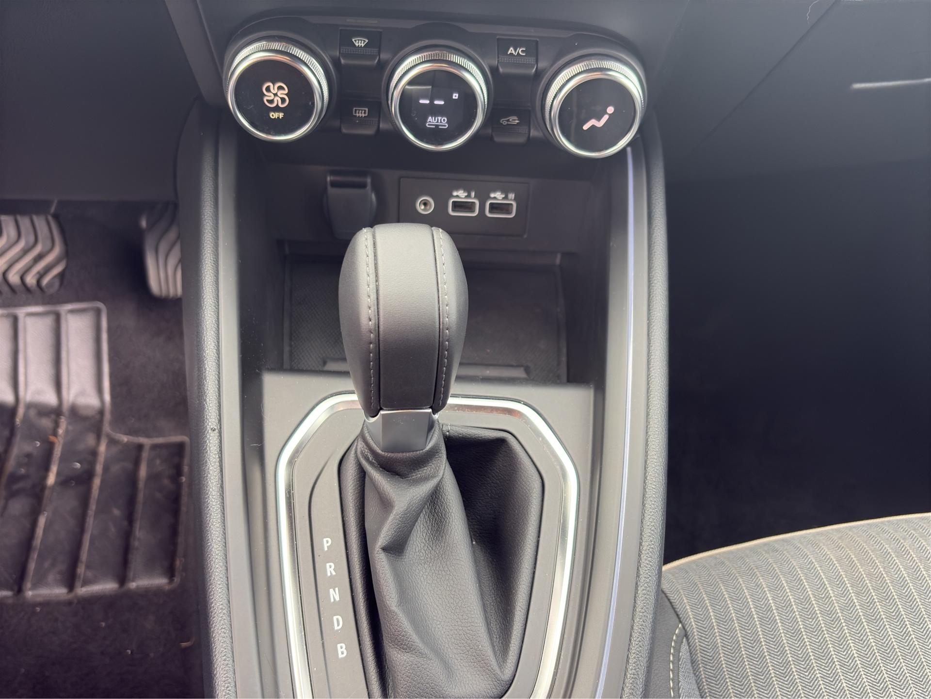 RENAULT Clio 1.6 E-Tech Techno-image-11