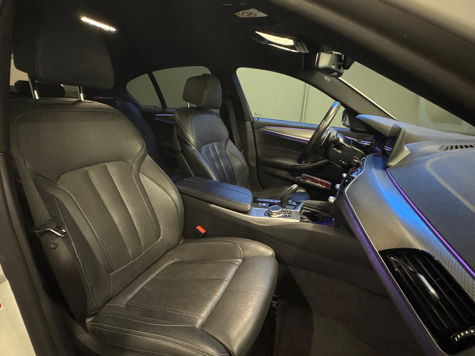 BMW 530e xDrive Pure M Sport Edition Steptronic-image-9
