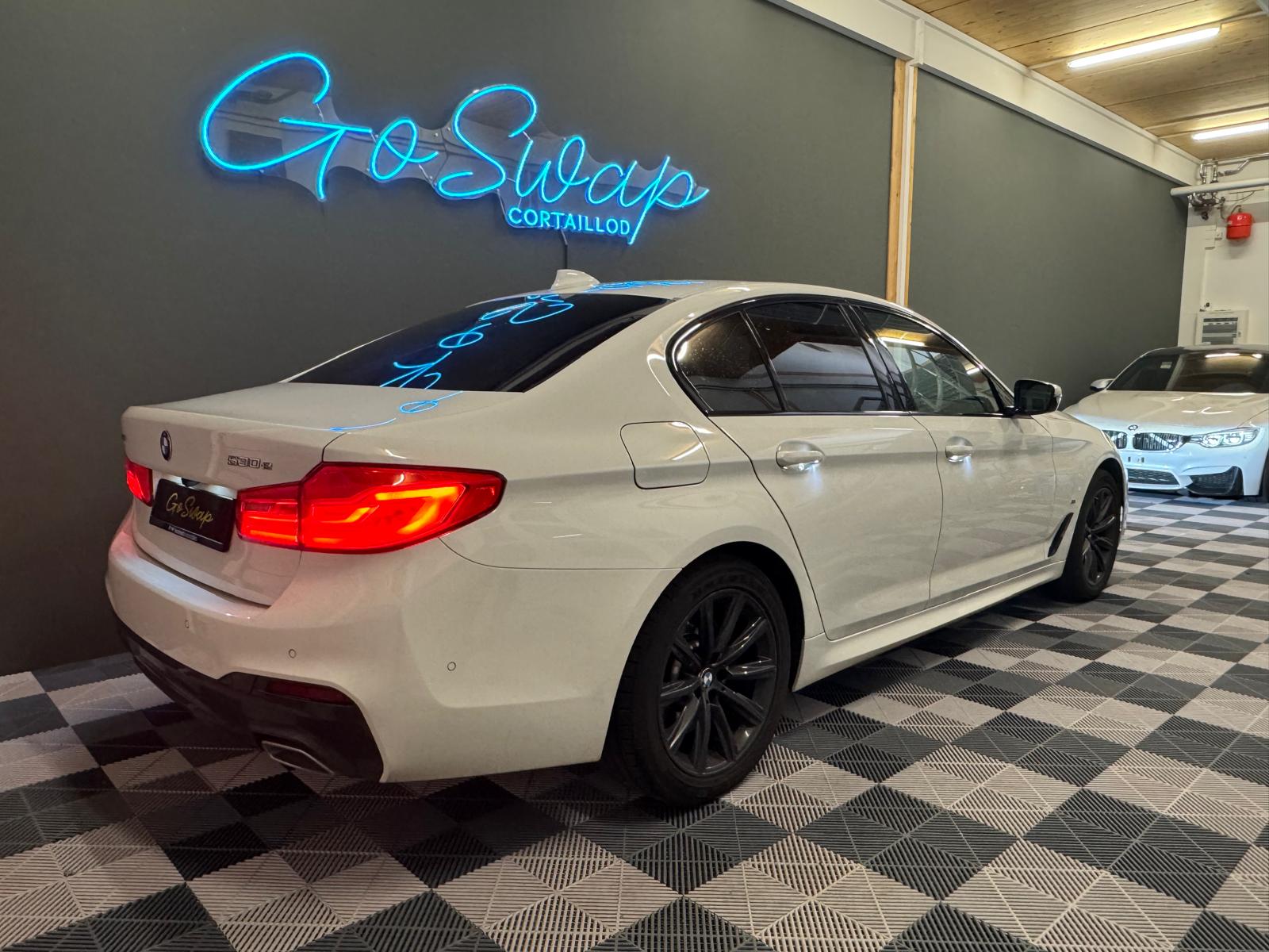 BMW 530e xDrive Pure M Sport Edition Steptronic-image-4