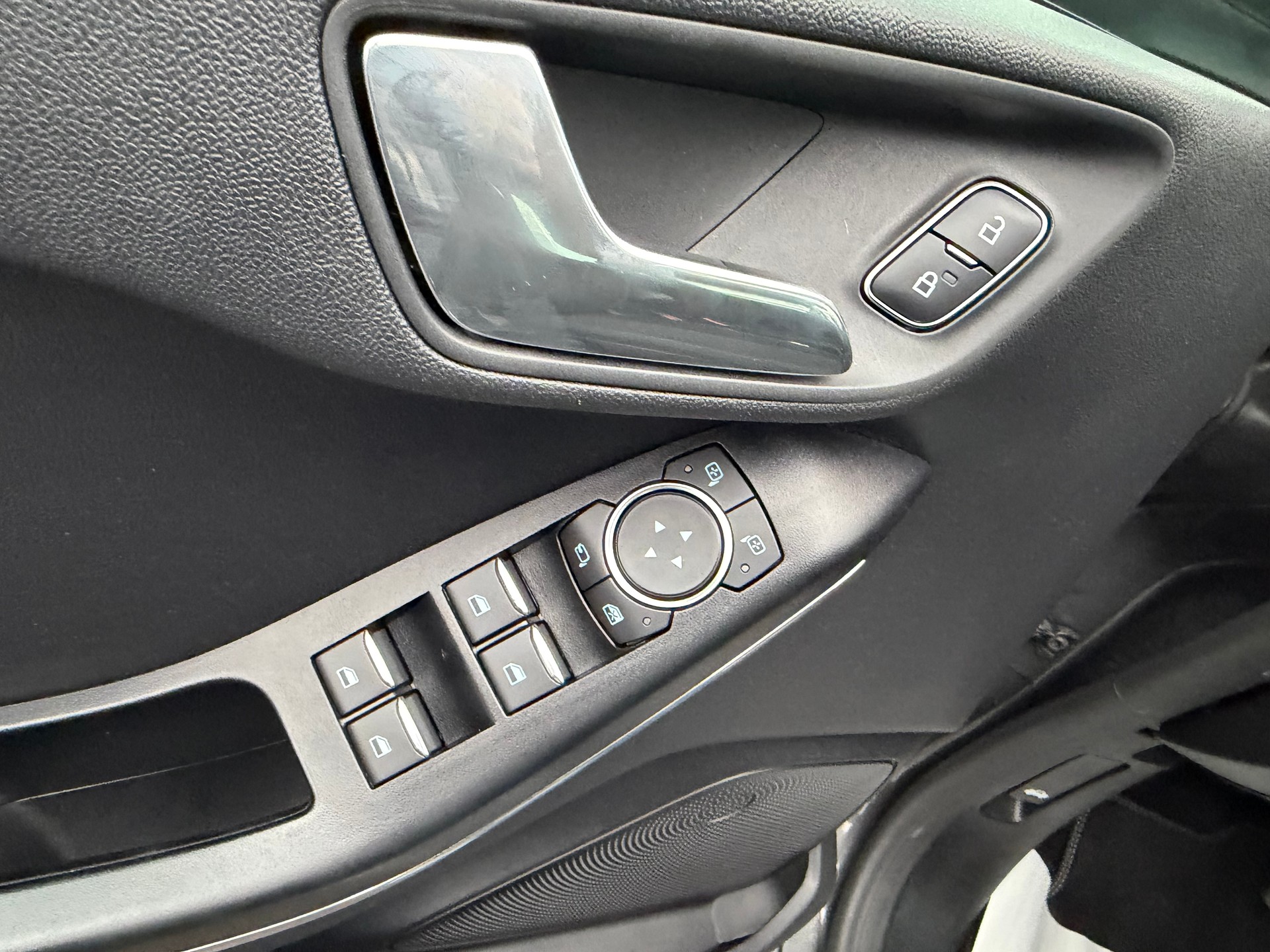 FORD Fiesta 1.0 SCTi Titanium Automat-image-8
