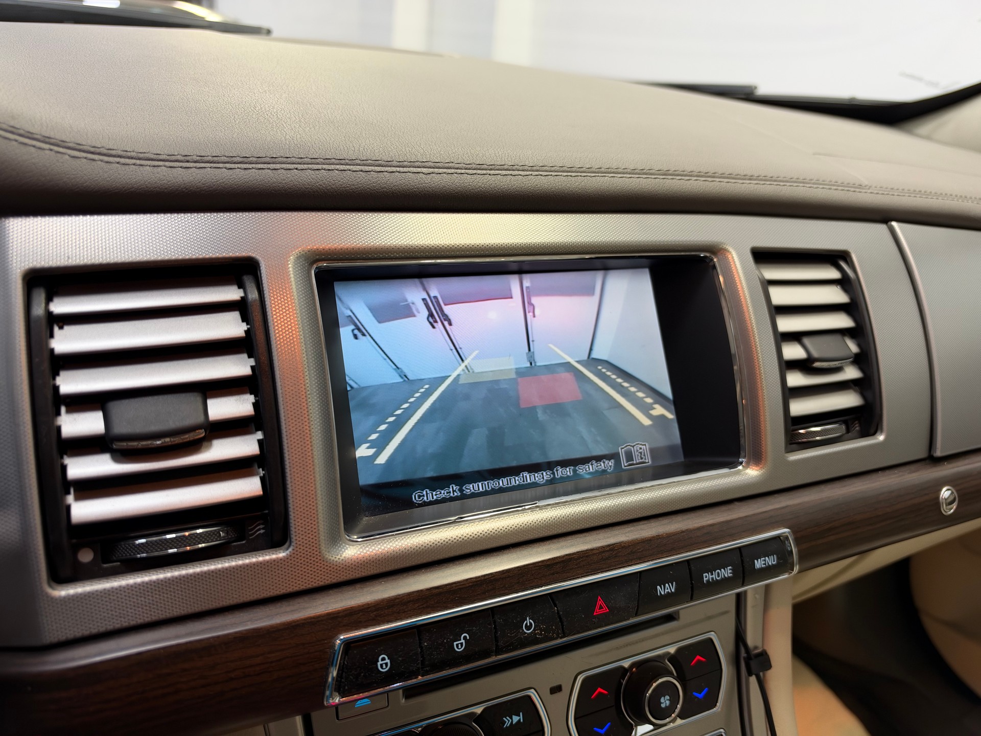 JAGUAR XF 3.0d V6-image-12
