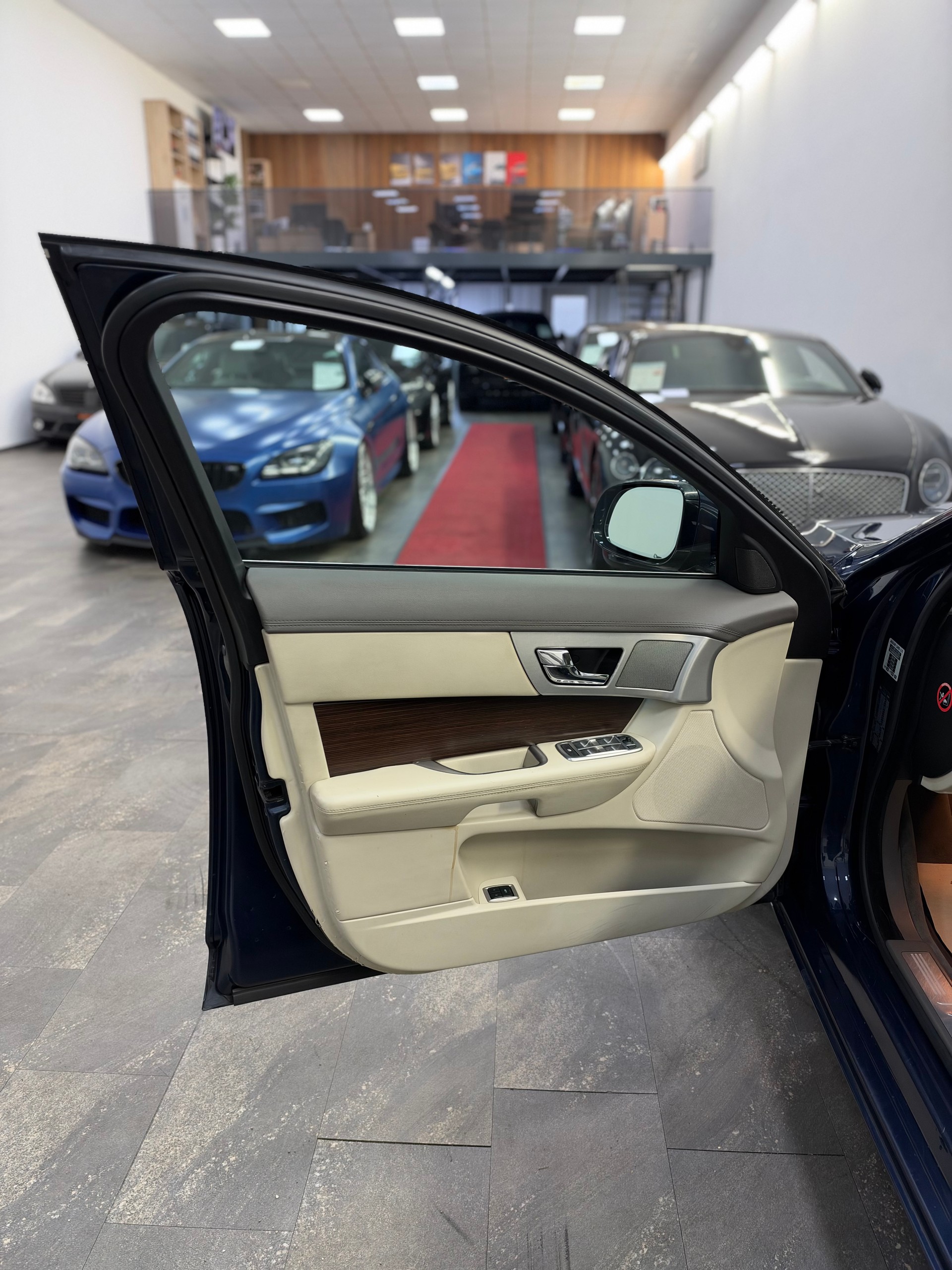 JAGUAR XF 3.0d V6-image-13