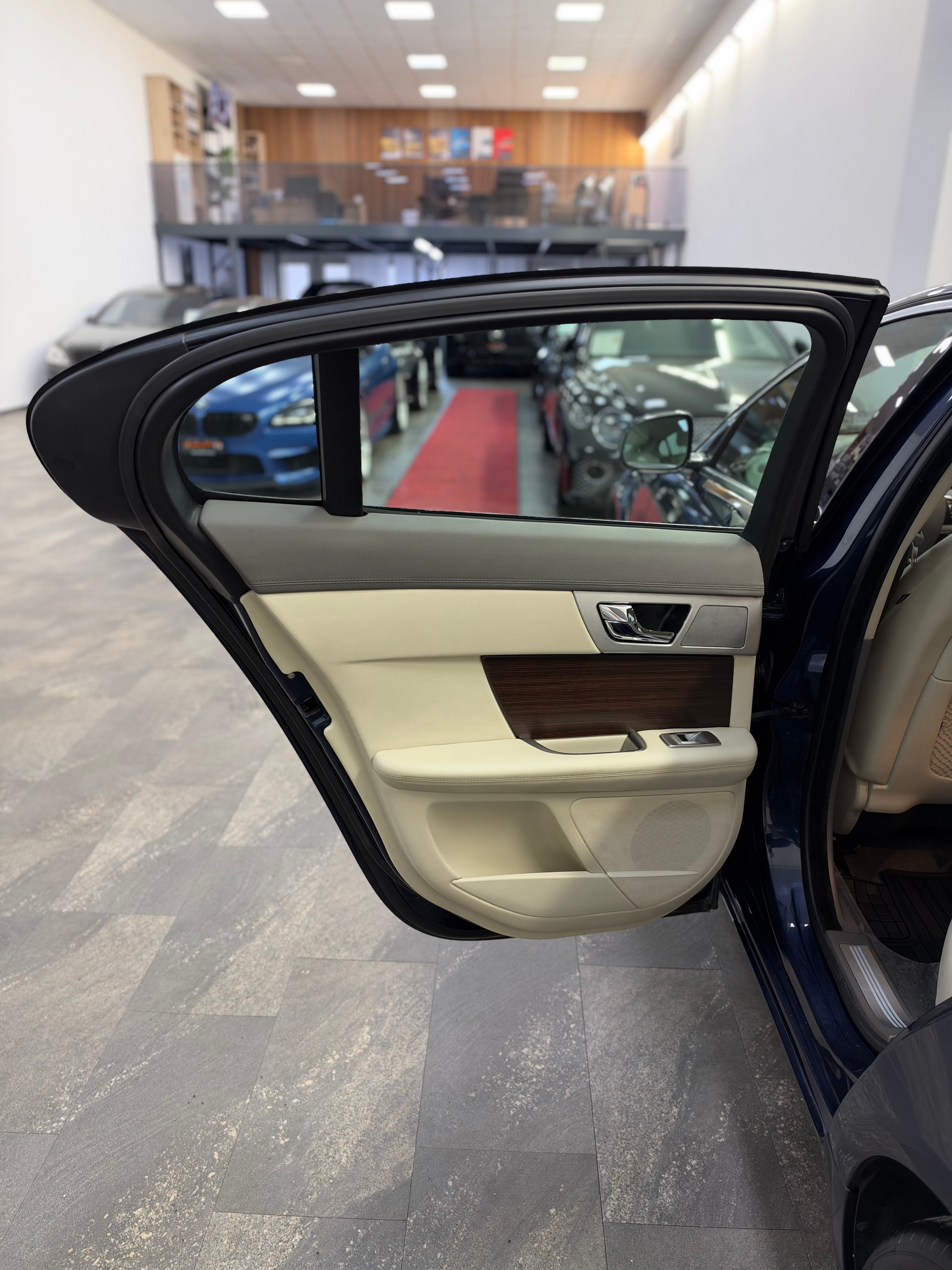 JAGUAR XF 3.0d V6-image-14