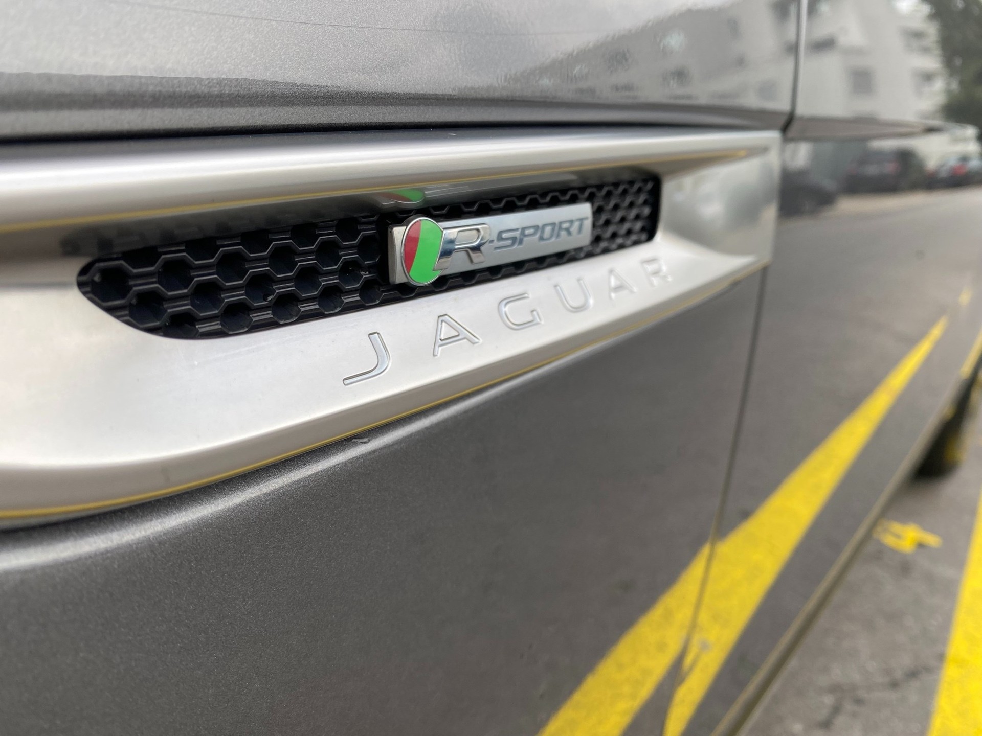 JAGUAR F-Pace 3.0 TD S AWD Automatik-image-18