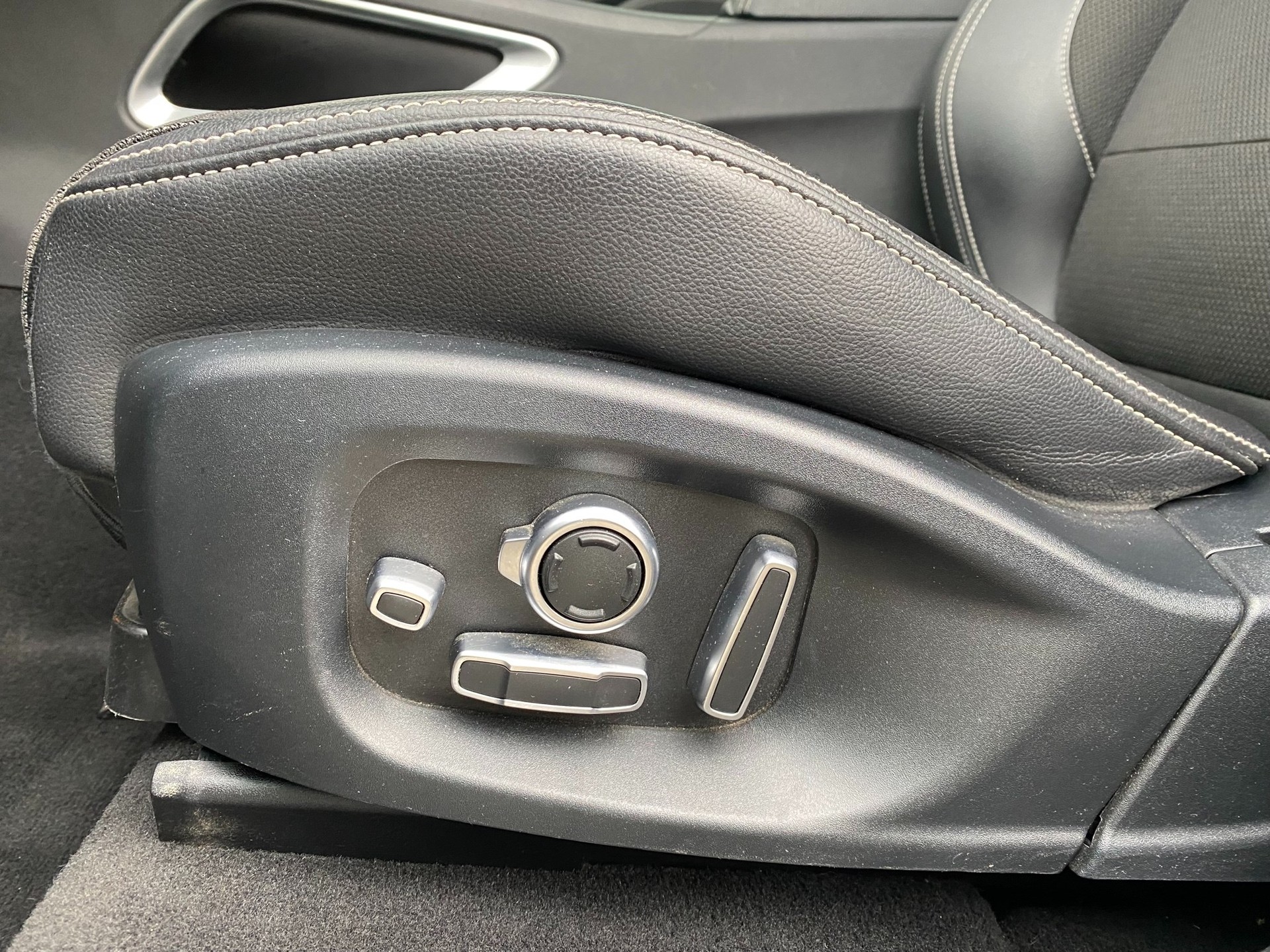 JAGUAR F-Pace 3.0 TD S AWD Automatik-image-13