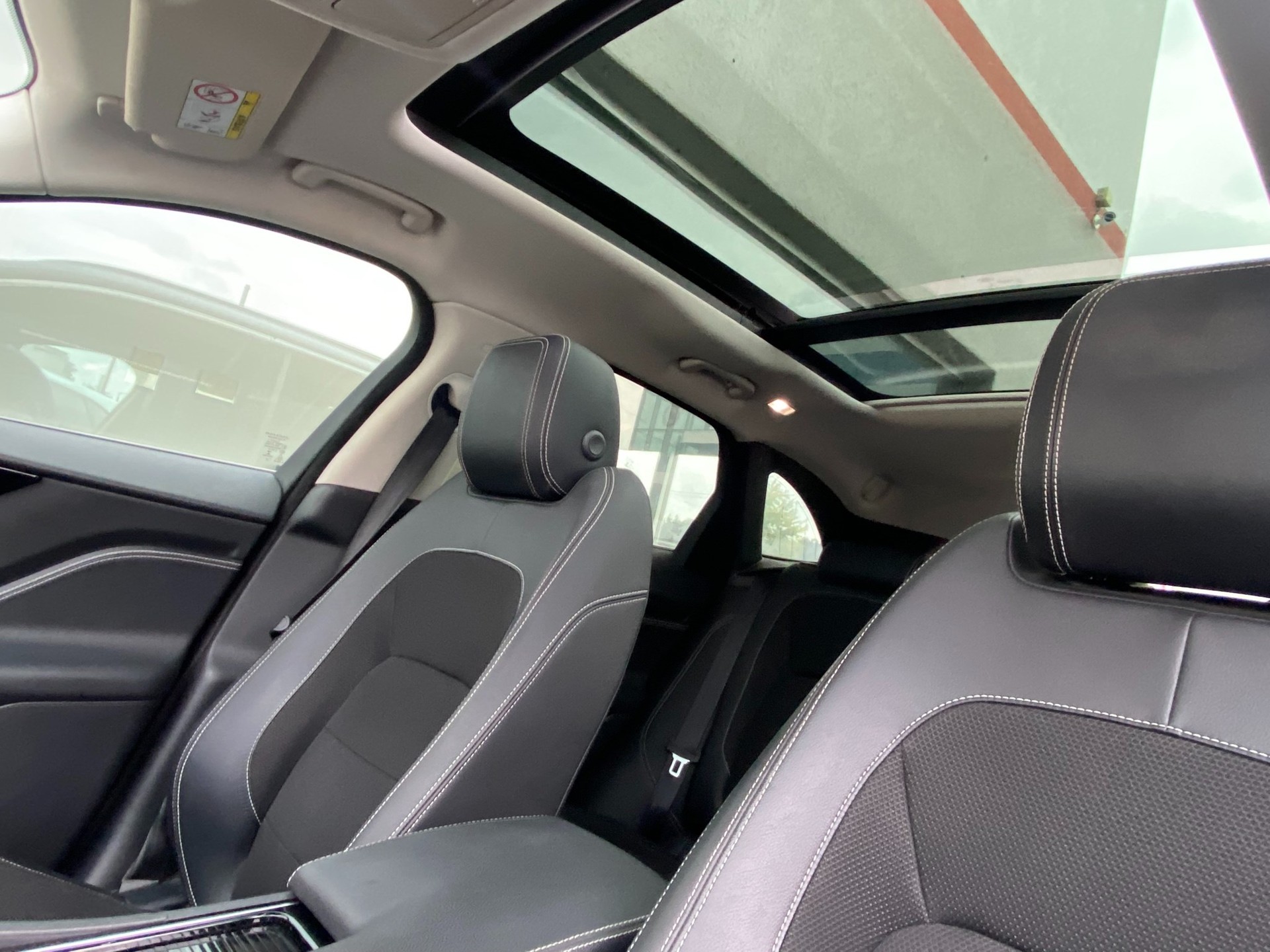 JAGUAR F-Pace 3.0 TD S AWD Automatik-image-9