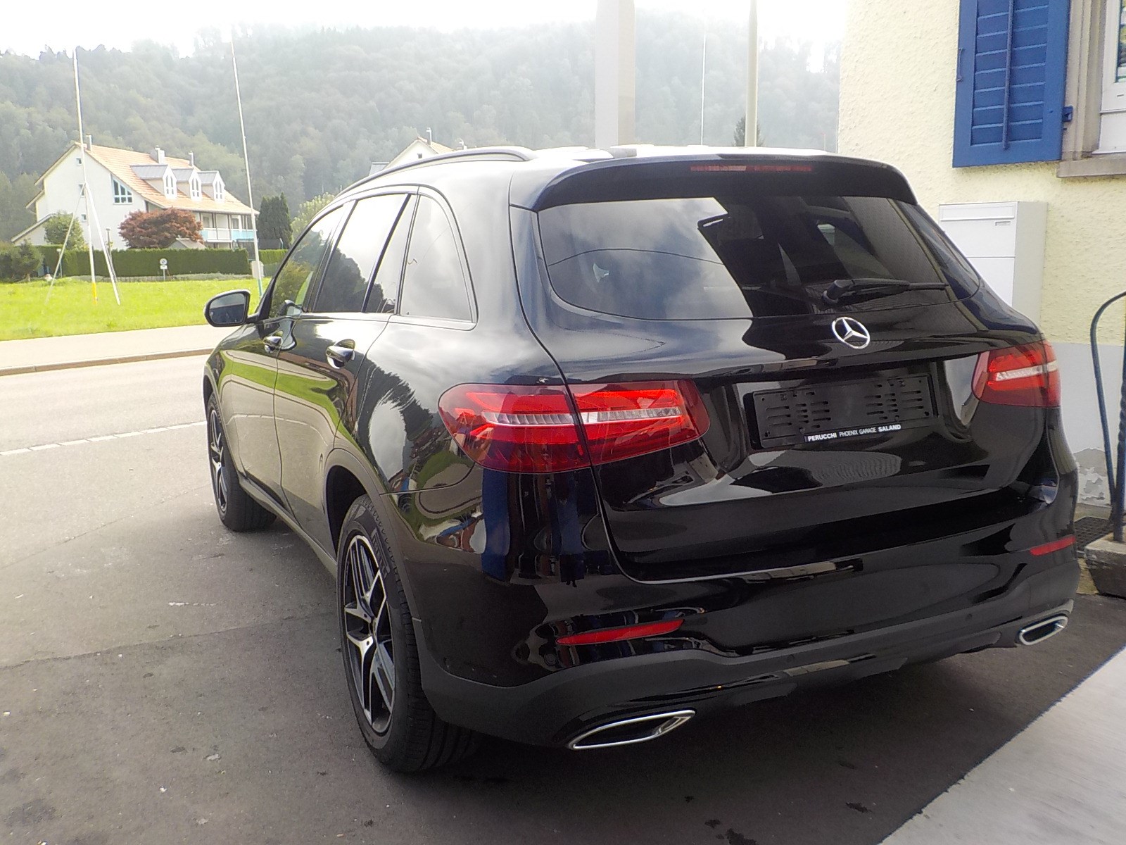 MERCEDES-BENZ GLC 250 d AMG Line 4Matic 9G-Tronic-image-2