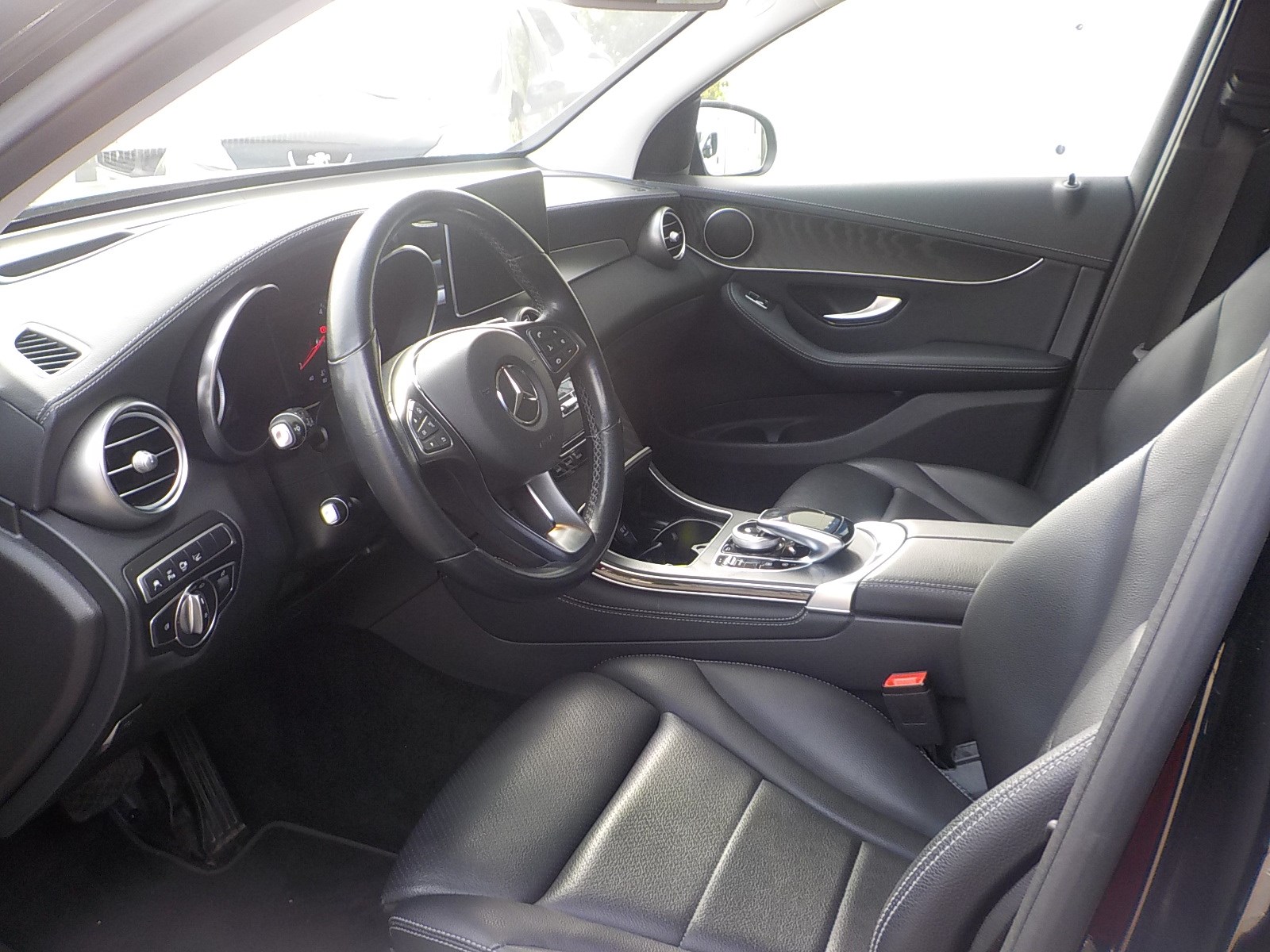 MERCEDES-BENZ GLC 250 d AMG Line 4Matic 9G-Tronic-image-4