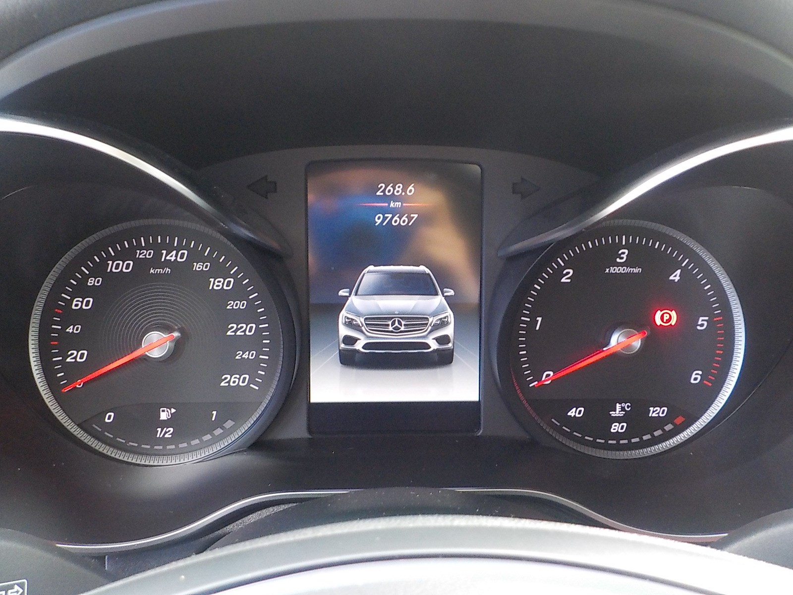 MERCEDES-BENZ GLC 250 d AMG Line 4Matic 9G-Tronic-image-5