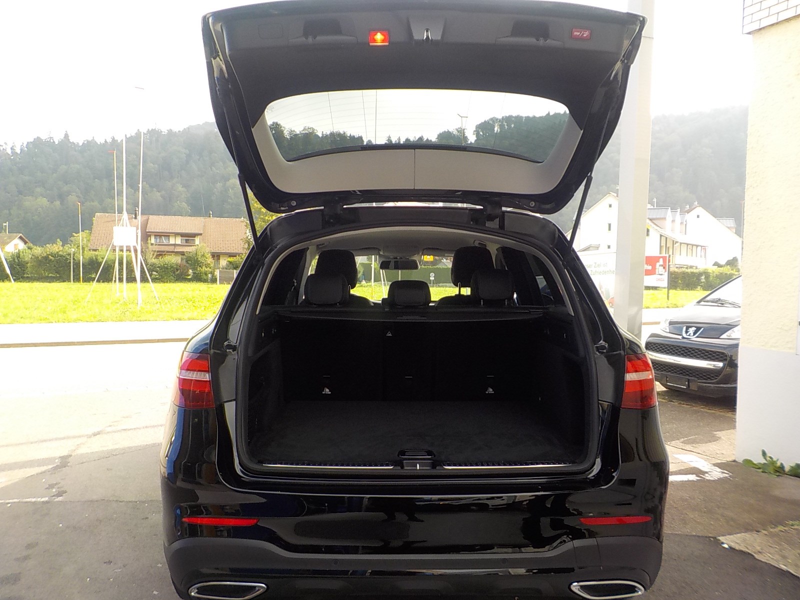 MERCEDES-BENZ GLC 250 d AMG Line 4Matic 9G-Tronic-image-9