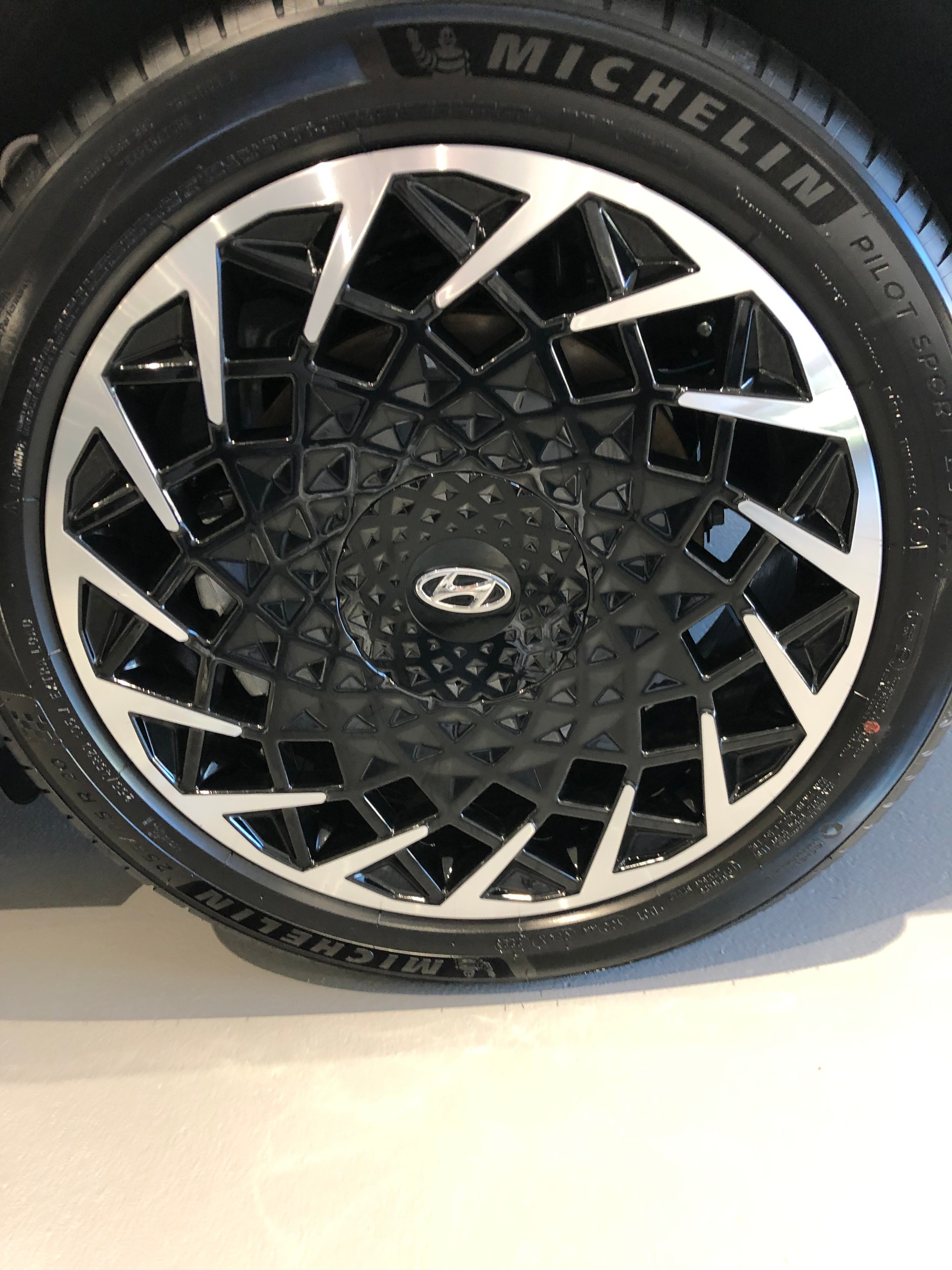 HYUNDAI Ioniq 5 77kWh Vertex 4WD-image-6