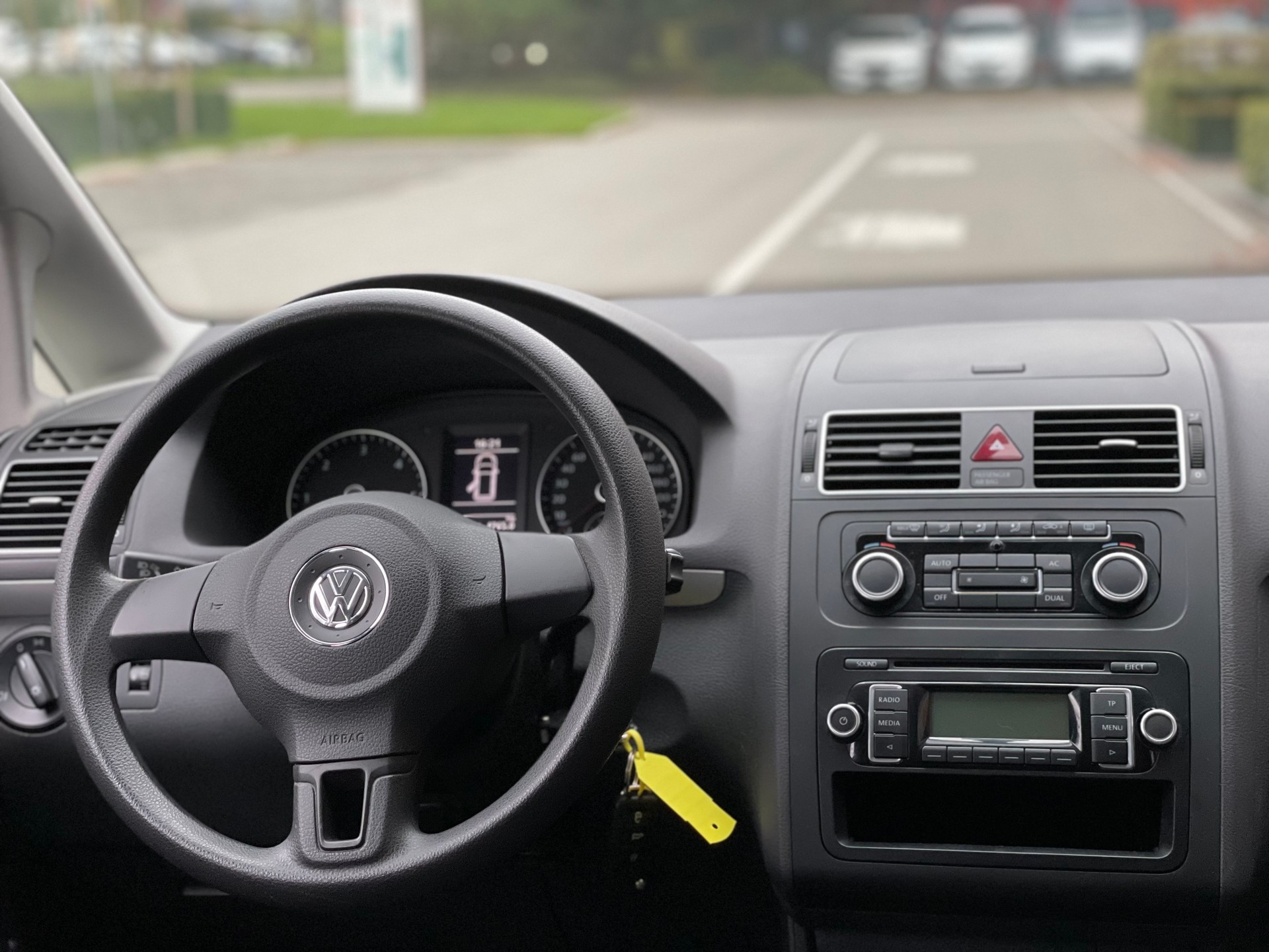 VW Touran 1.6 TDI Trendline-image-9